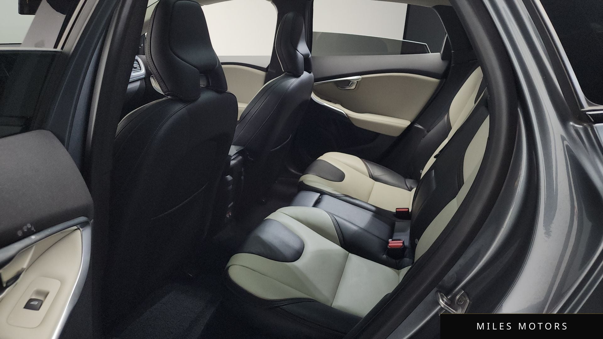 Volvo V40 크로스컨트리 2016 — миниатюра 20