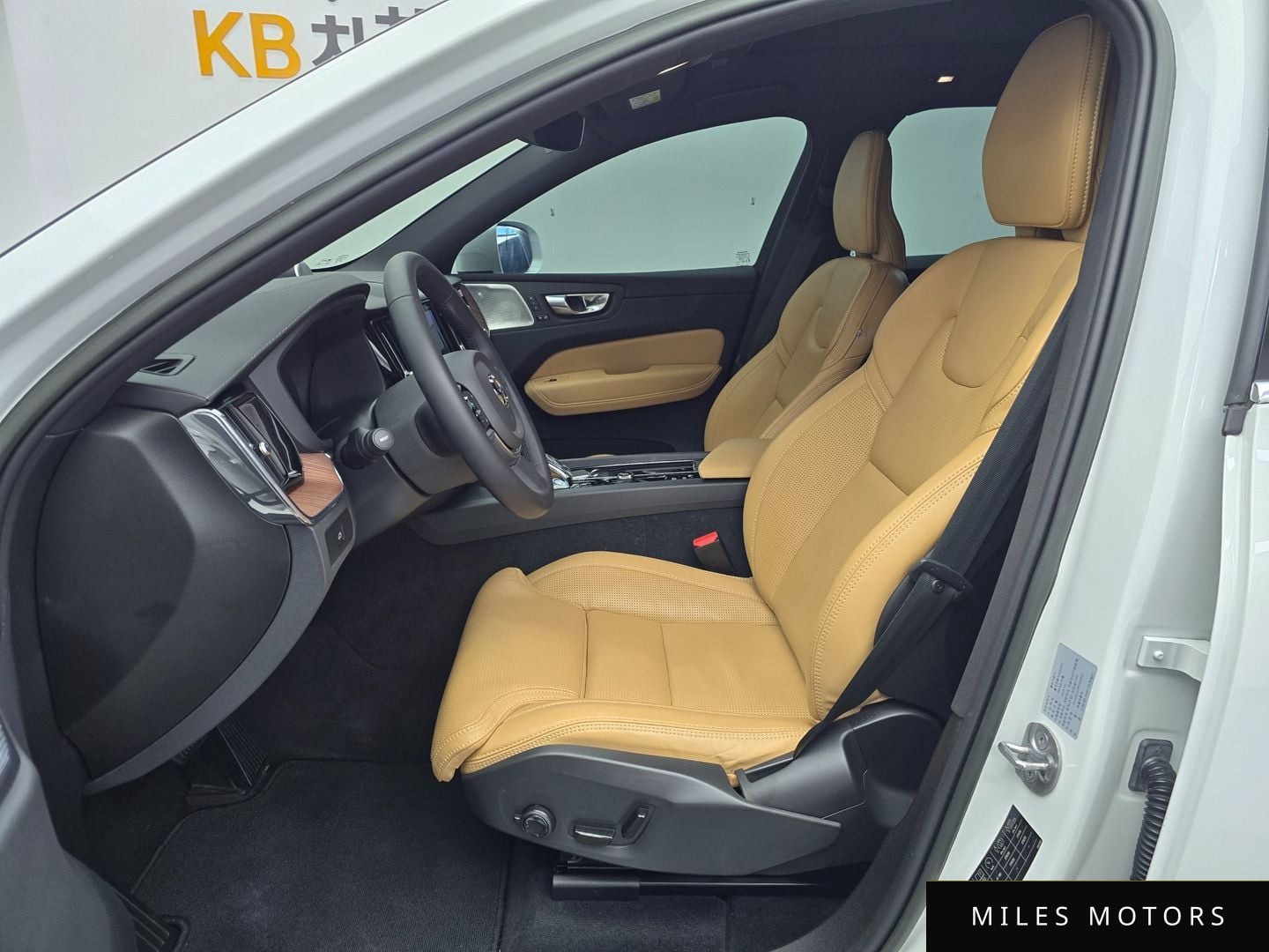 Volvo XC60 2023 — миниатюра 7
