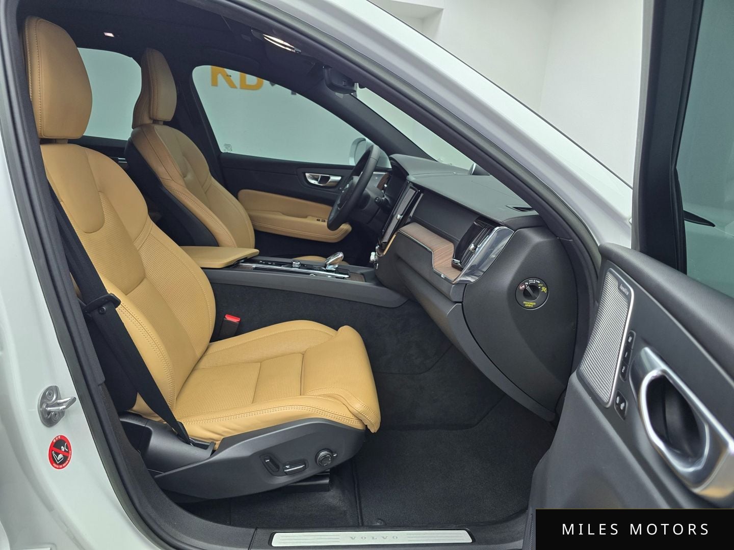 Volvo XC60 2023 — миниатюра 8