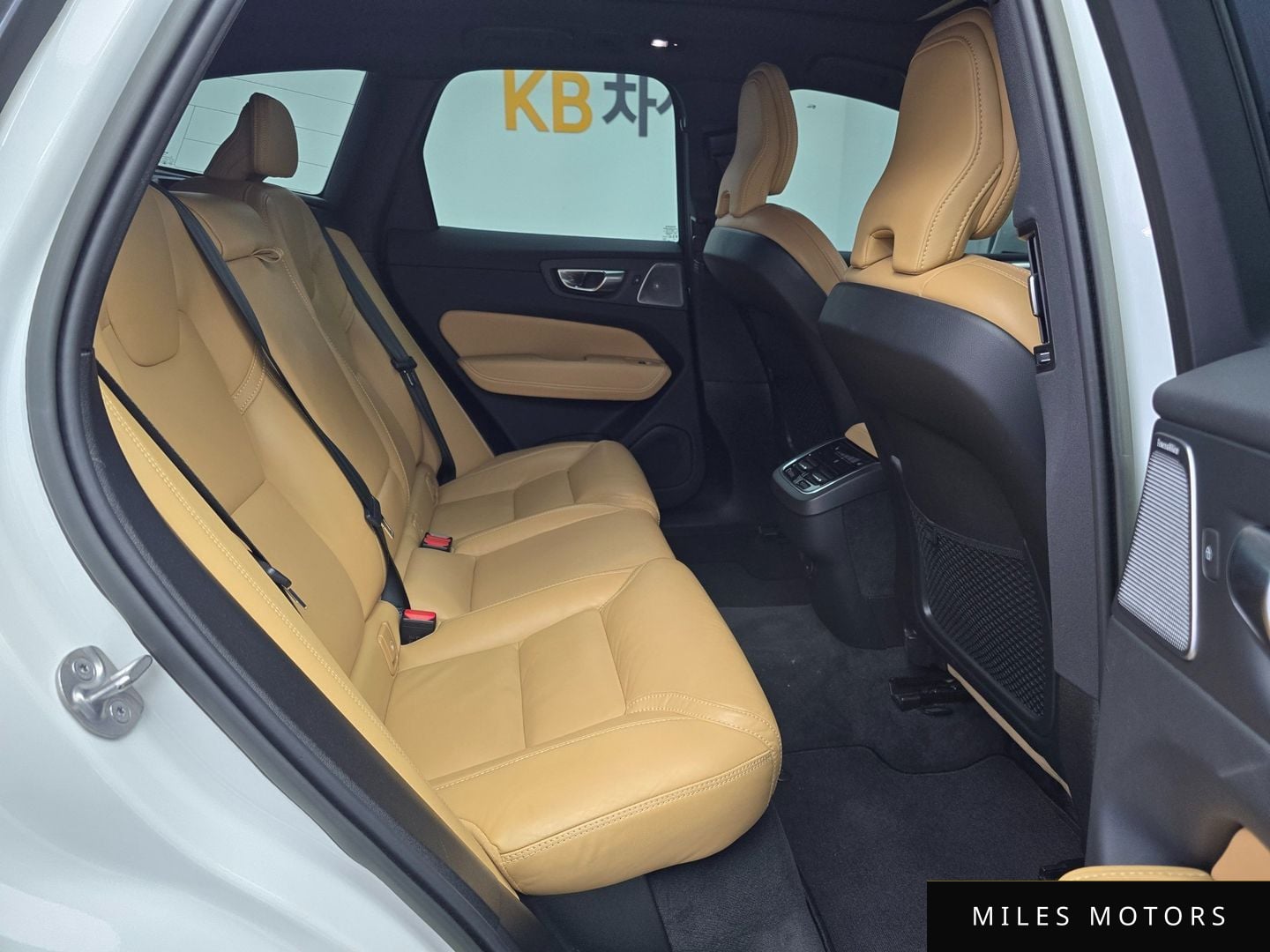 Volvo XC60 2023 — миниатюра 9