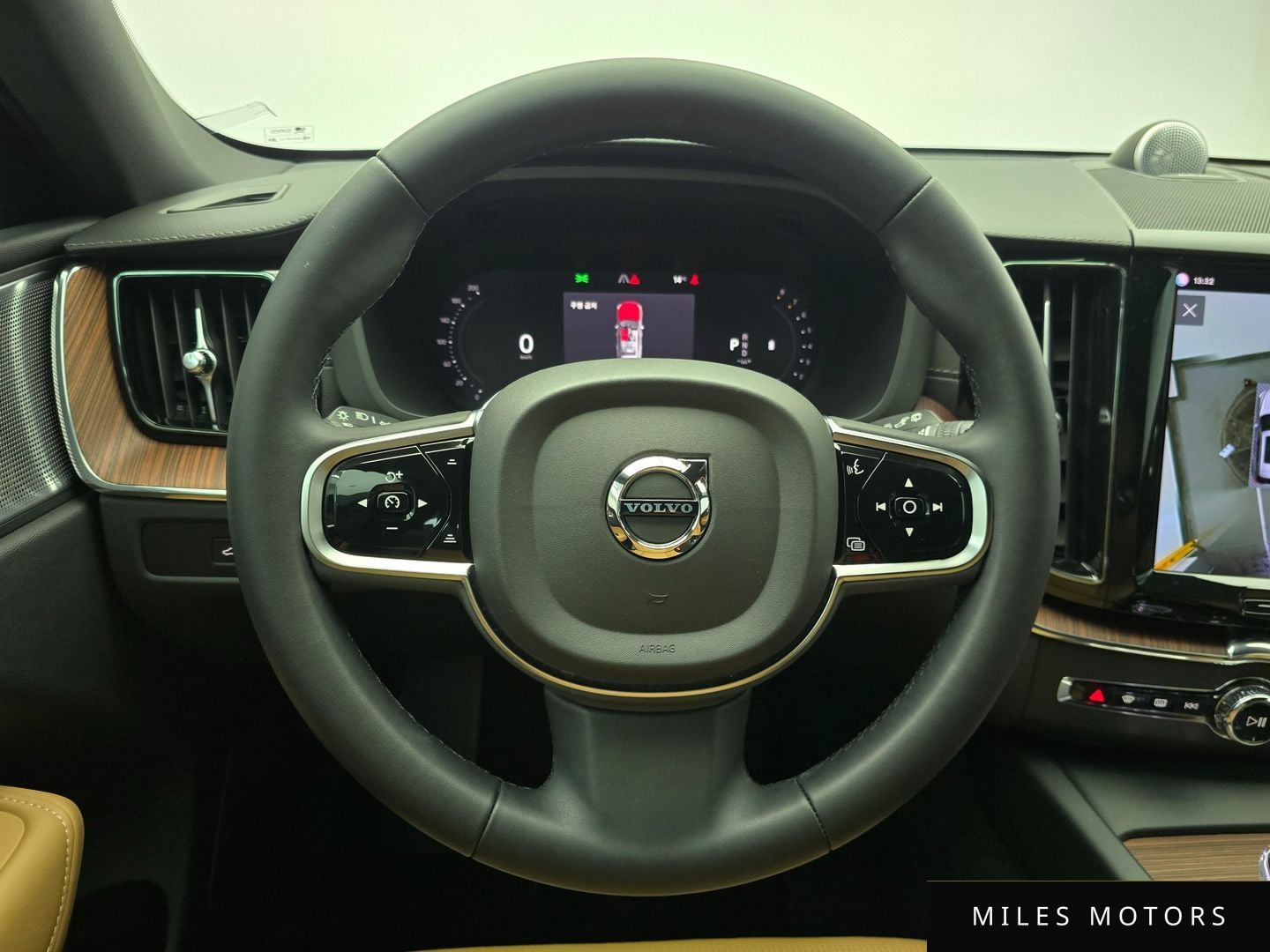 Volvo XC60 2023 — миниатюра 10