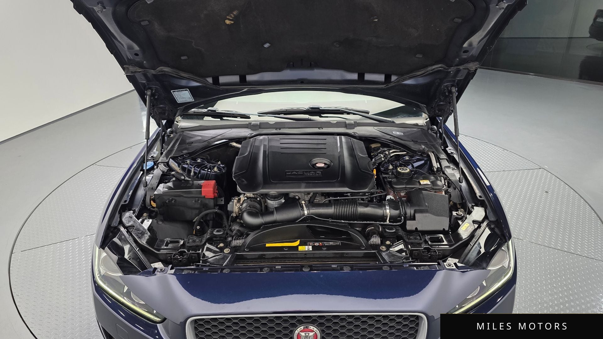 Jaguar XE 2016 — миниатюра 6