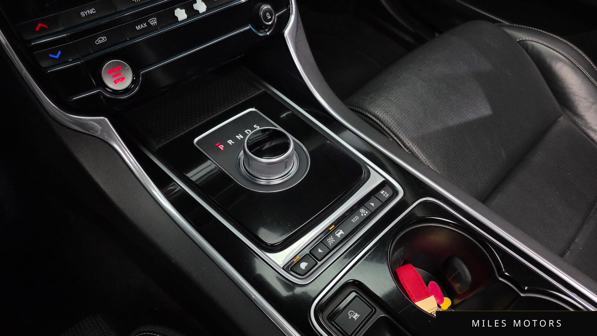 Jaguar XE 2016 — миниатюра 9