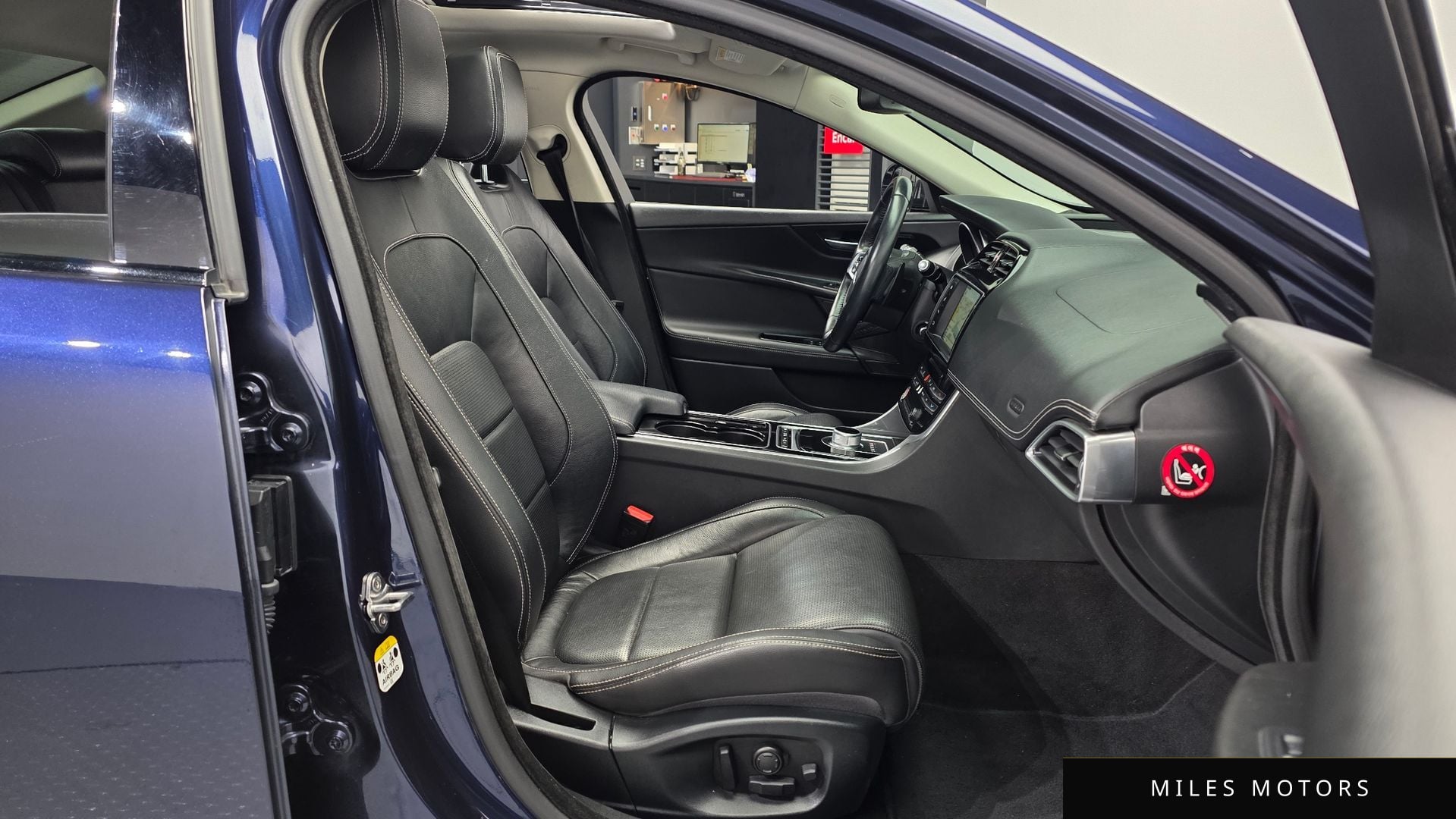 Jaguar XE 2016 — миниатюра 11