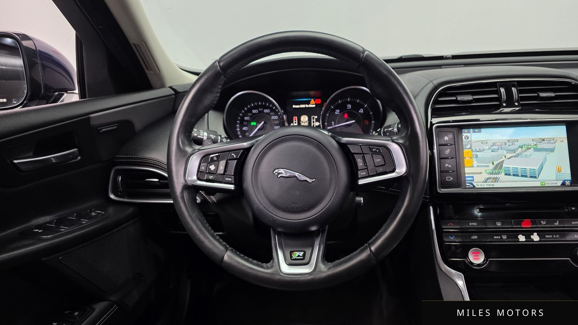 Jaguar XE 2016 — миниатюра 13