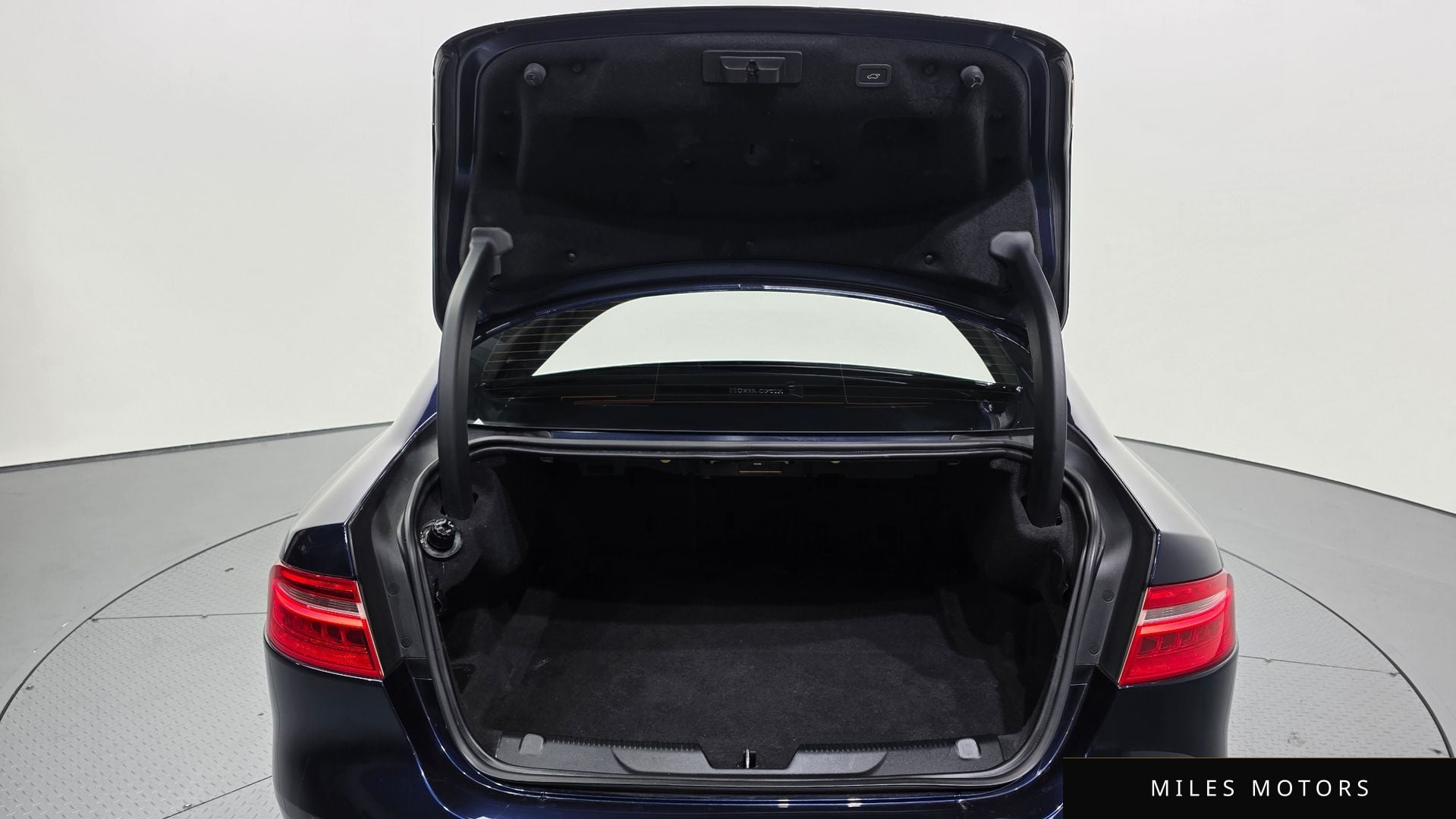 Jaguar XE 2016 — миниатюра 20