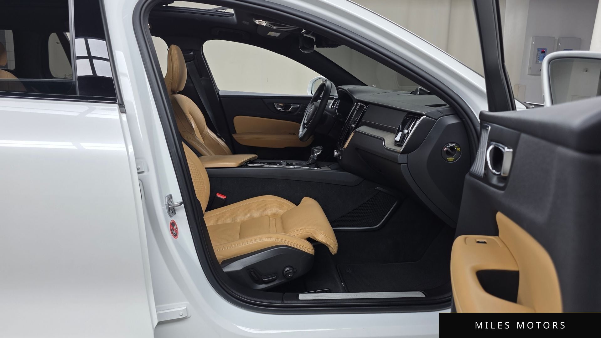 Volvo V60 크로스컨트리 2020 — миниатюра 17
