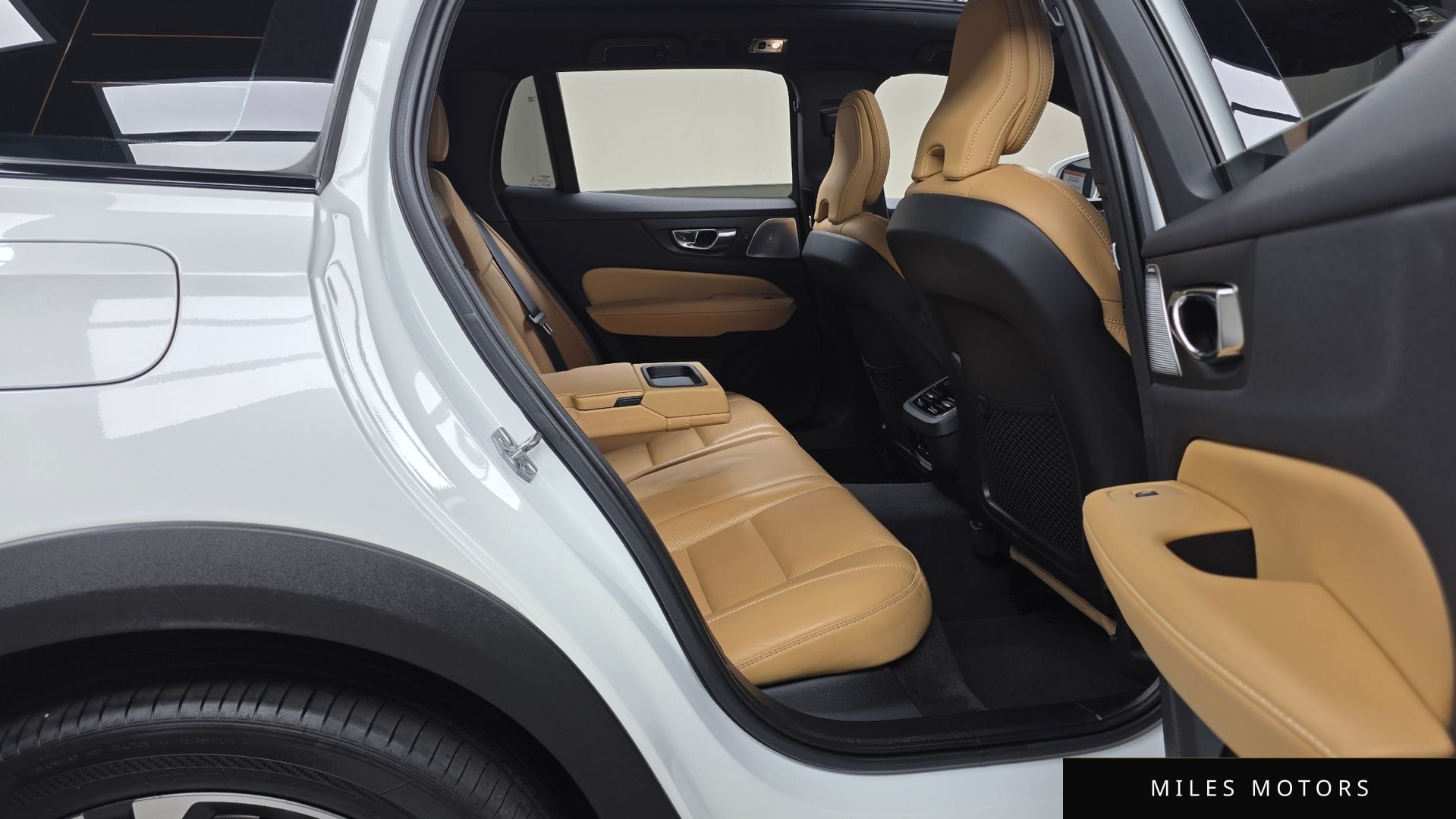 Volvo V60 크로스컨트리 2020 — миниатюра 18