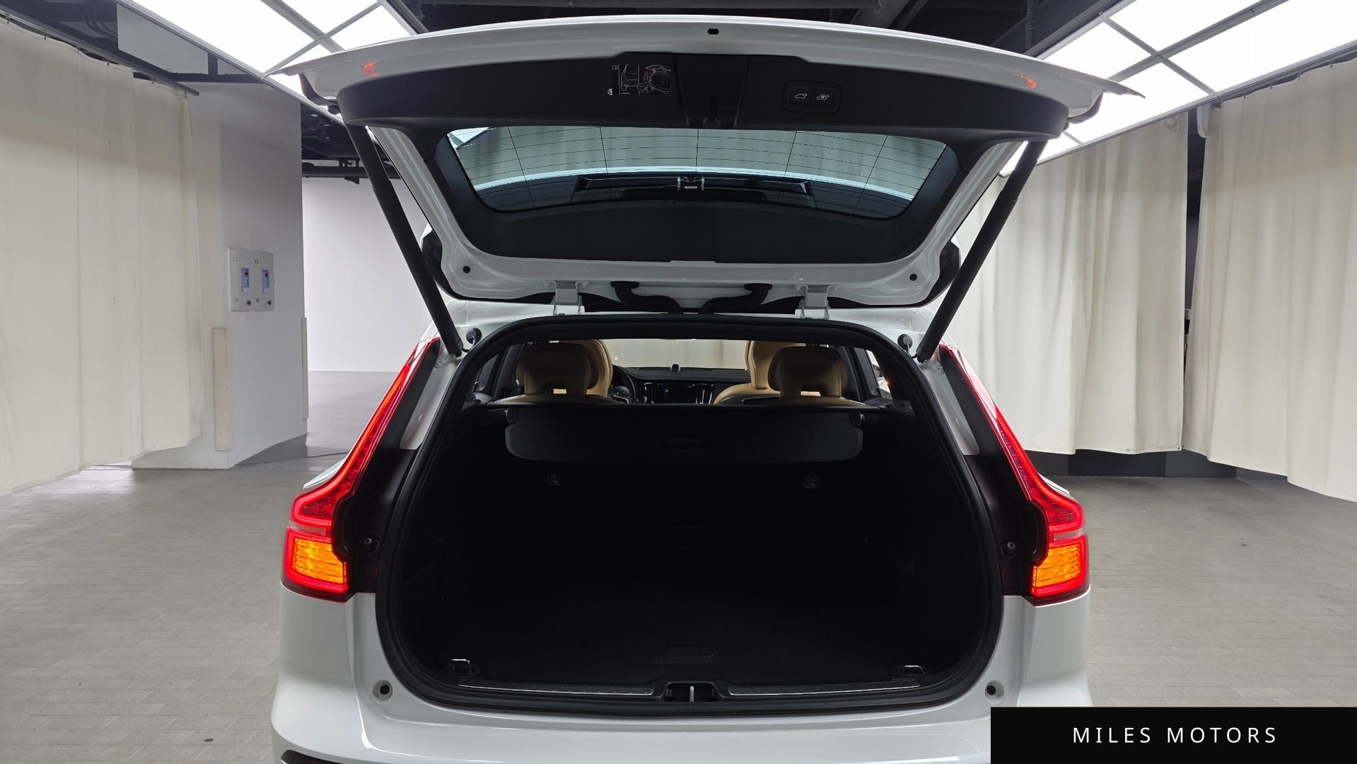 Volvo V60 크로스컨트리 2020 — миниатюра 26