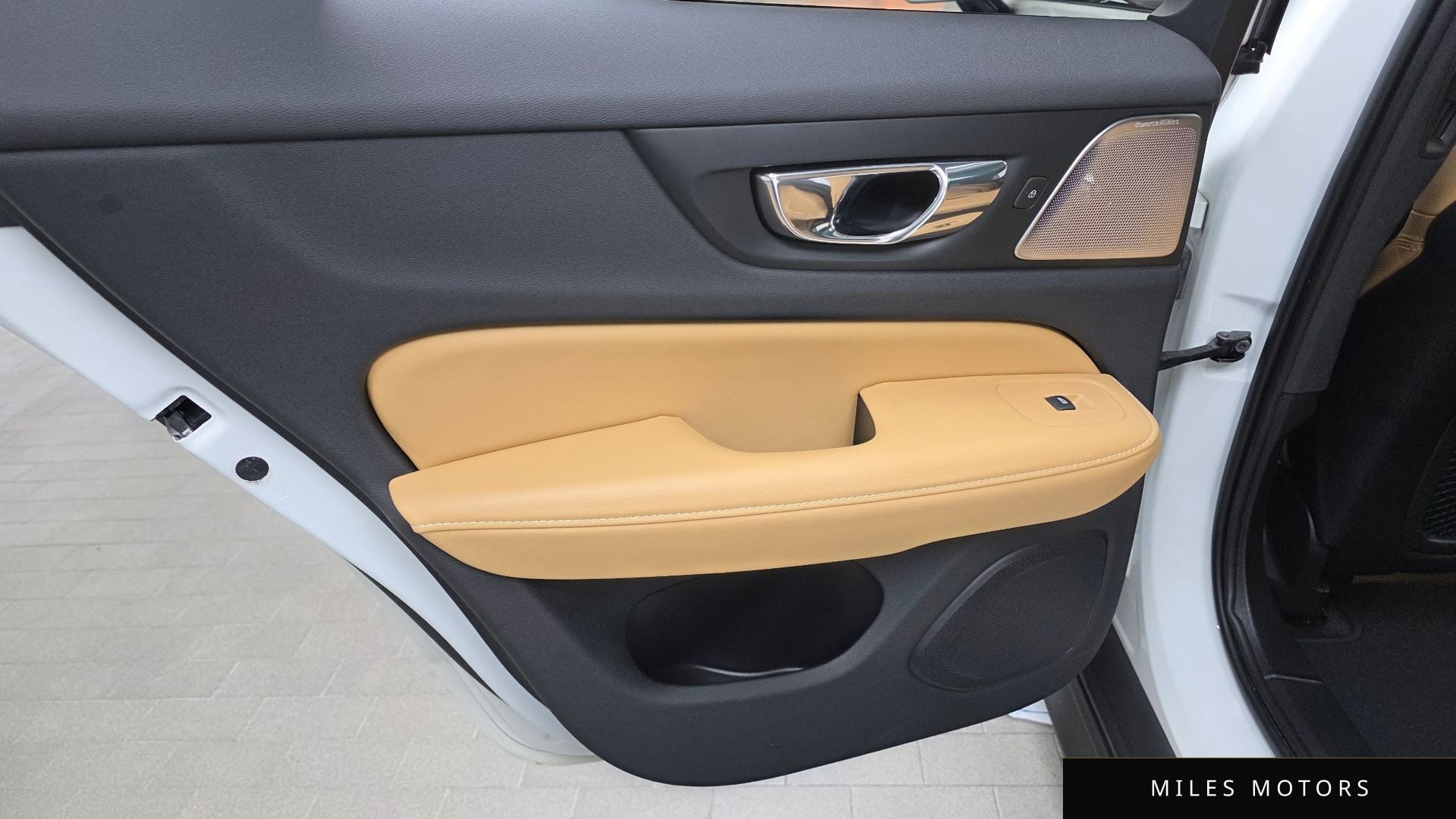 Volvo V60 크로스컨트리 2020 — миниатюра 15