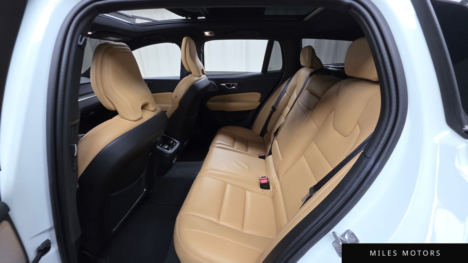 Volvo V60 크로스컨트리 2020 — миниатюра 16