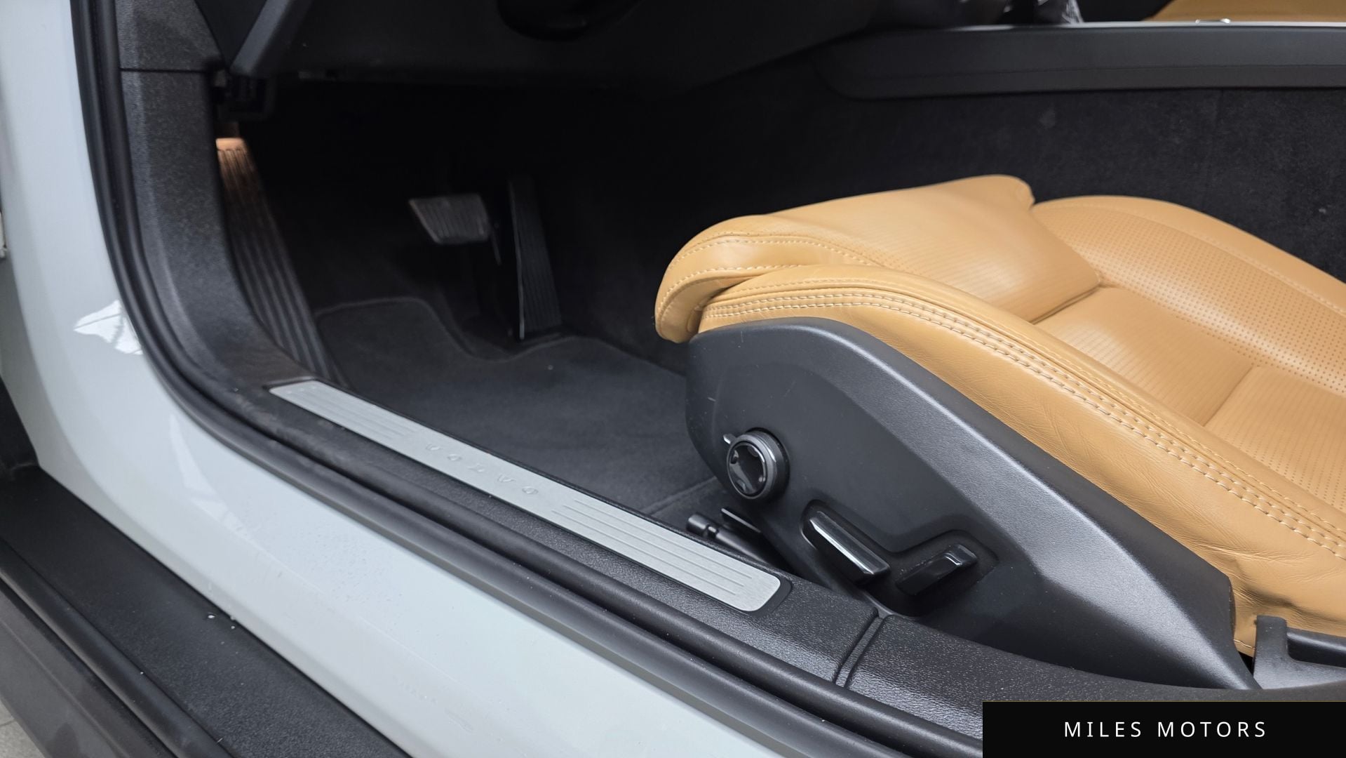 Volvo V60 크로스컨트리 2020 — миниатюра 29