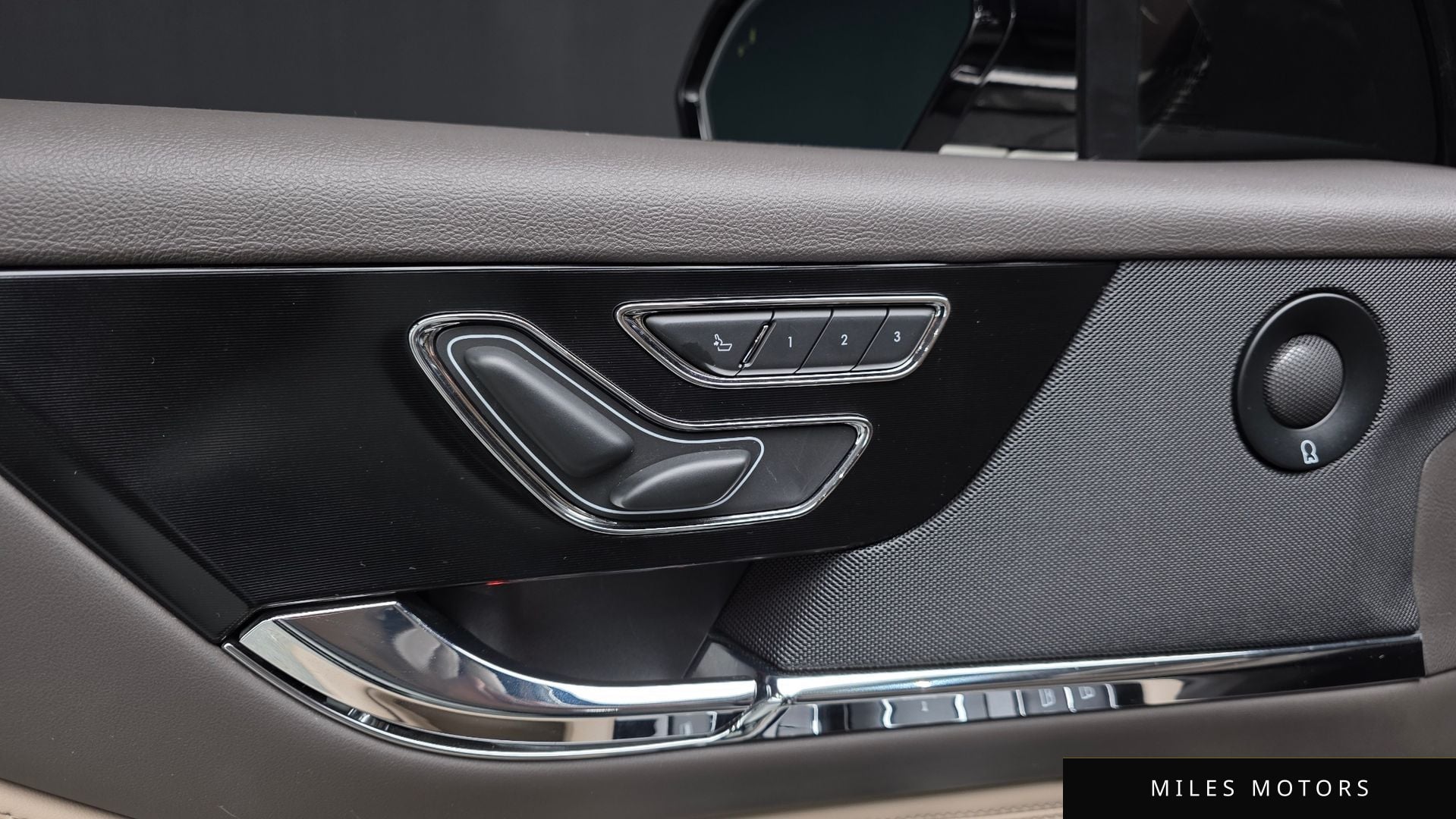 Lincoln 코세어 2020 — миниатюра 33