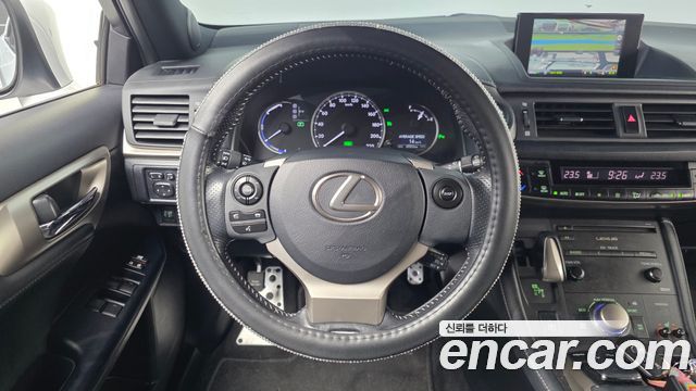 Лексус CT200h 2017 — миниатюра 13