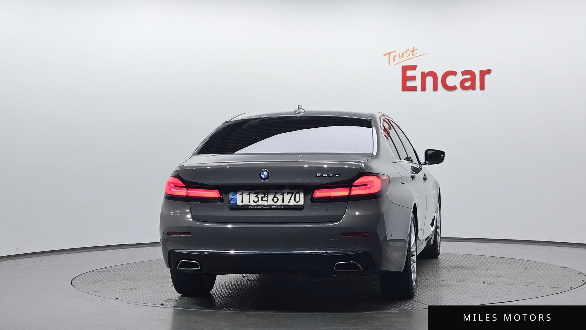 BMW 5 Series (G30) 2021 — миниатюра 3