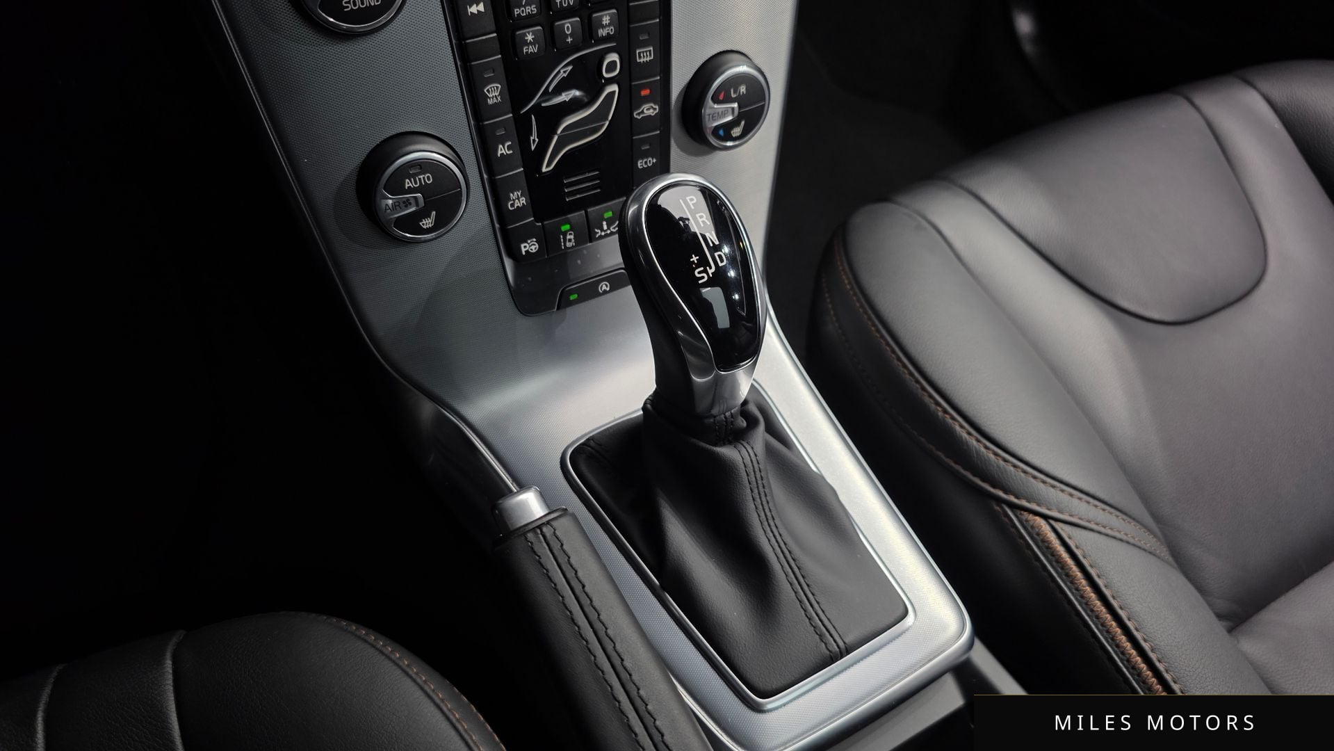 Volvo V40 크로스컨트리 2019 — миниатюра 12