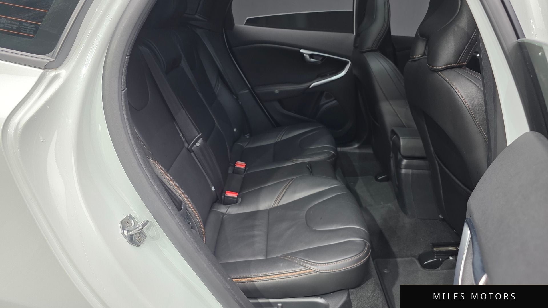 Volvo V40 크로스컨트리 2019 — миниатюра 18