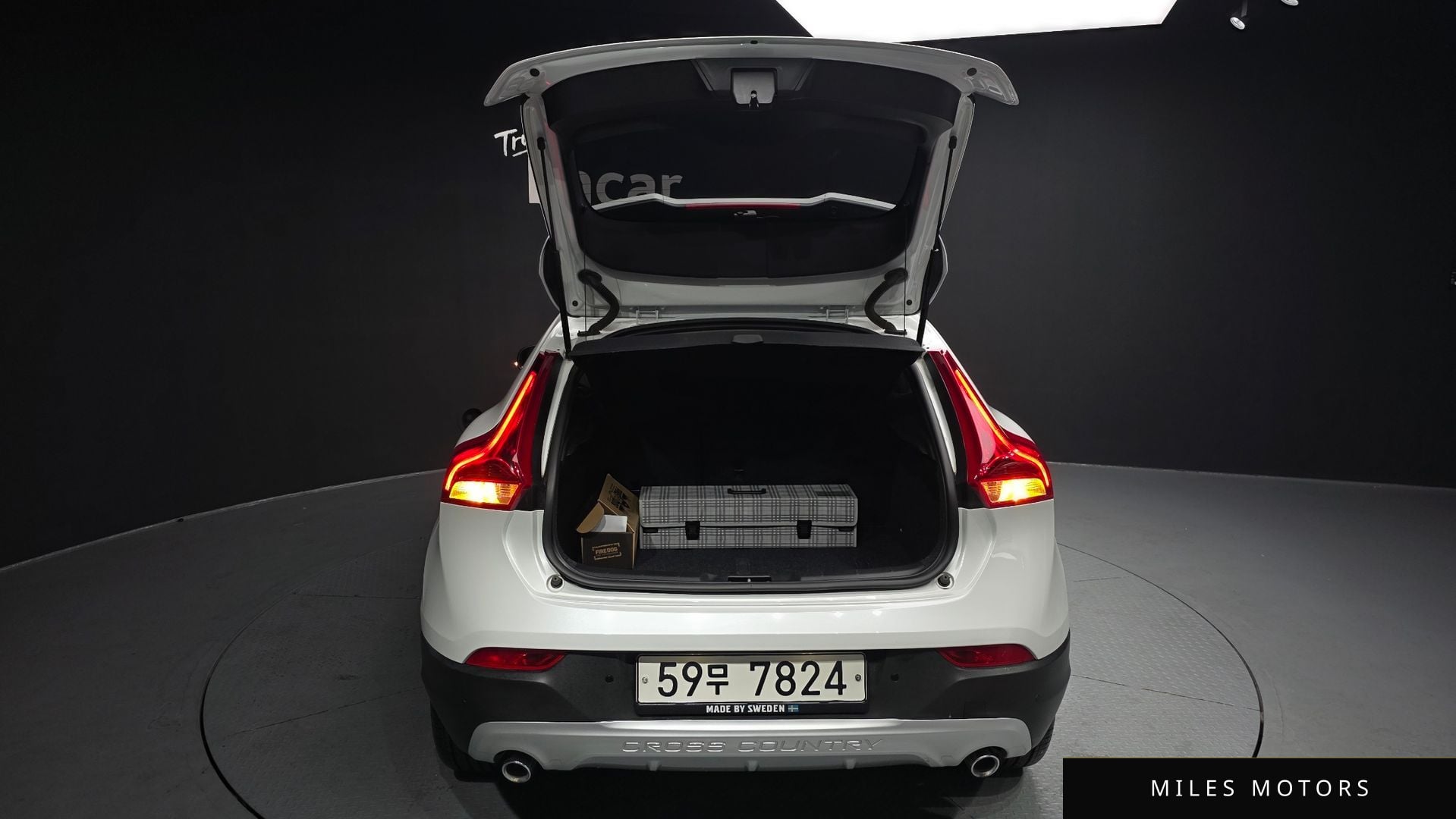 Volvo V40 크로스컨트리 2019 — миниатюра 26