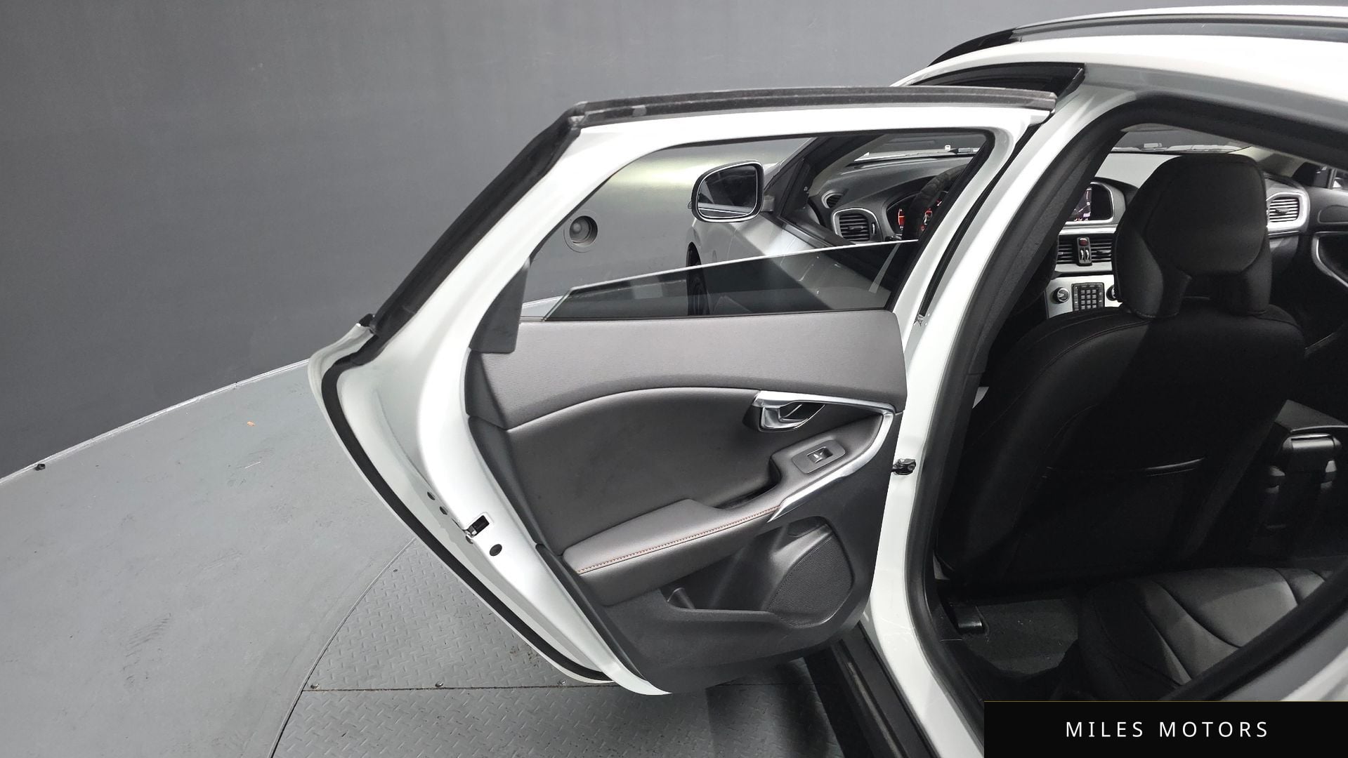 Volvo V40 크로스컨트리 2019 — миниатюра 15