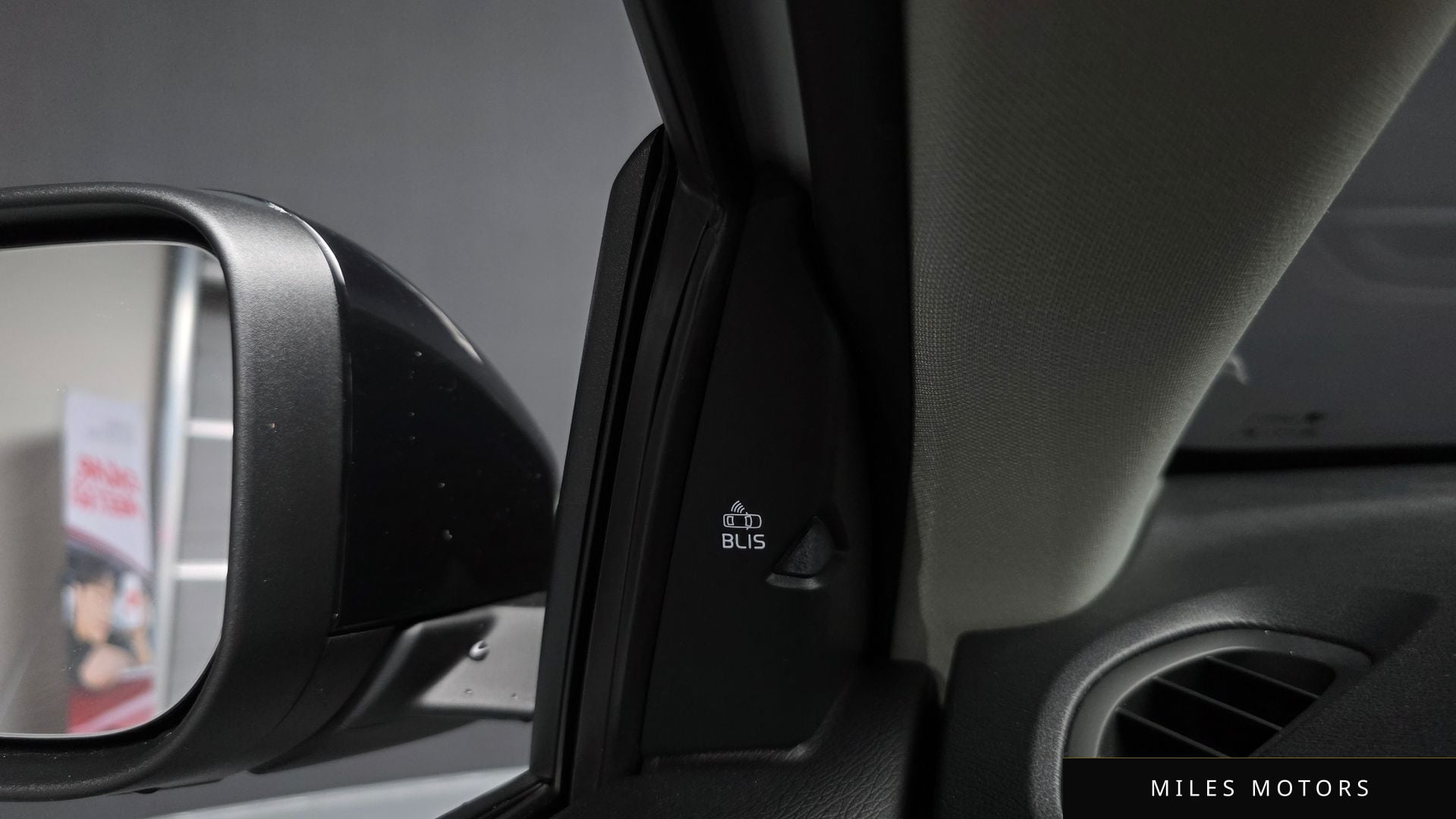 Volvo V40 크로스컨트리 2019 — миниатюра 30