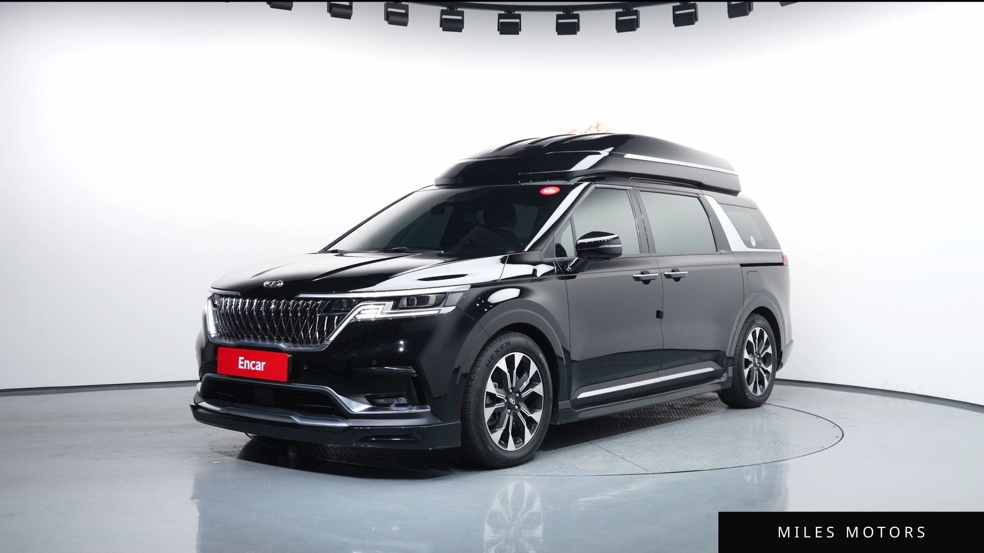 Kia Carnival 2021 — фото 1 из 12