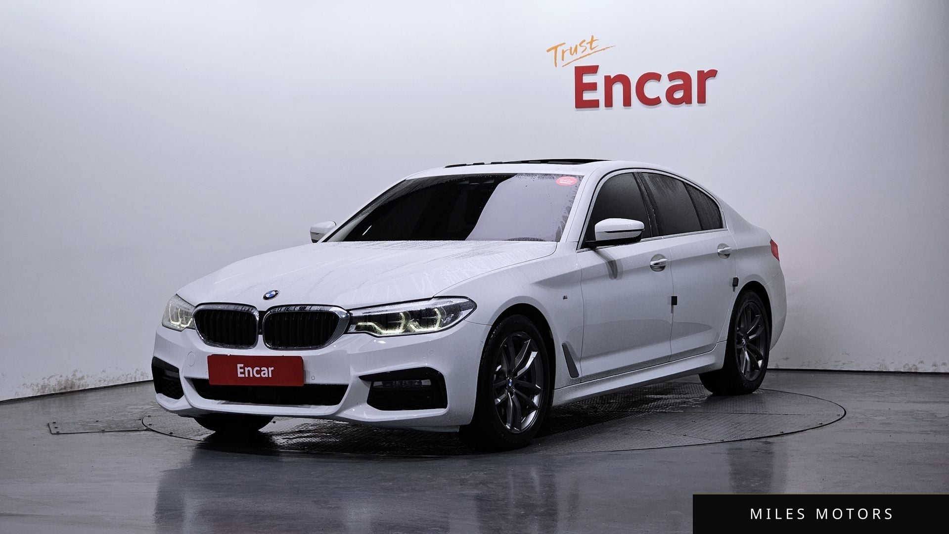 BMW 5 Series (G30) 2018 — фото 1 из 12