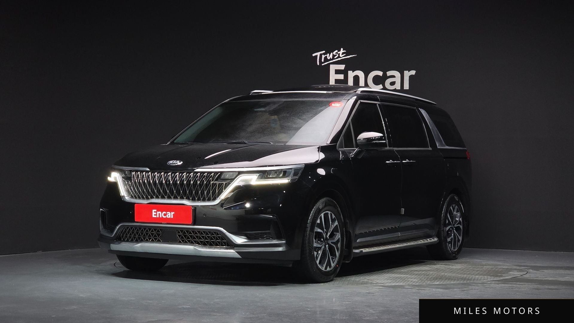 Kia Carnival 2021 — фото 1 из 12