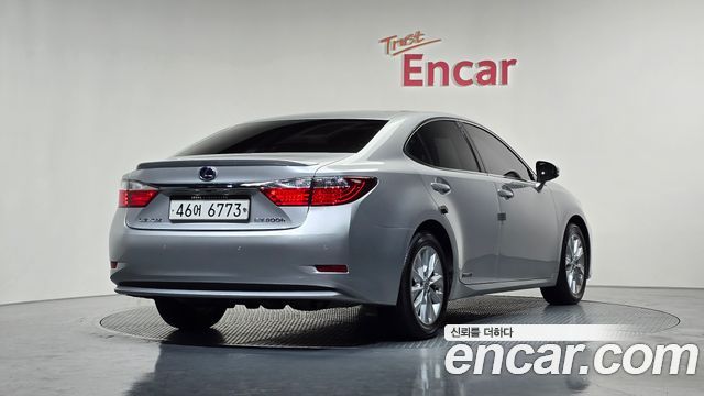 Лексус ES300h 2015 — миниатюра 2
