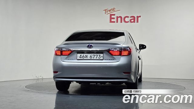 Лексус ES300h 2015 — миниатюра 4