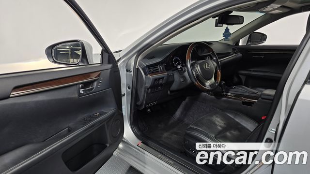 Лексус ES300h 2015 — миниатюра 10