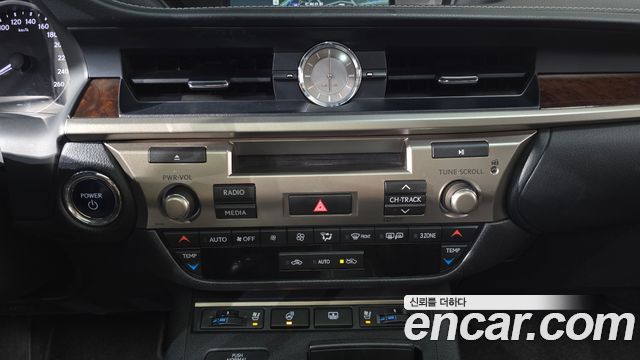 Лексус ES300h 2015 — миниатюра 16