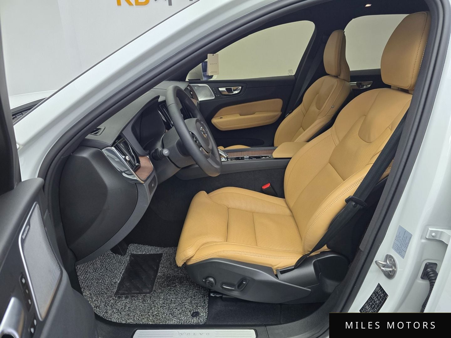 Volvo XC60 2023 — миниатюра 6