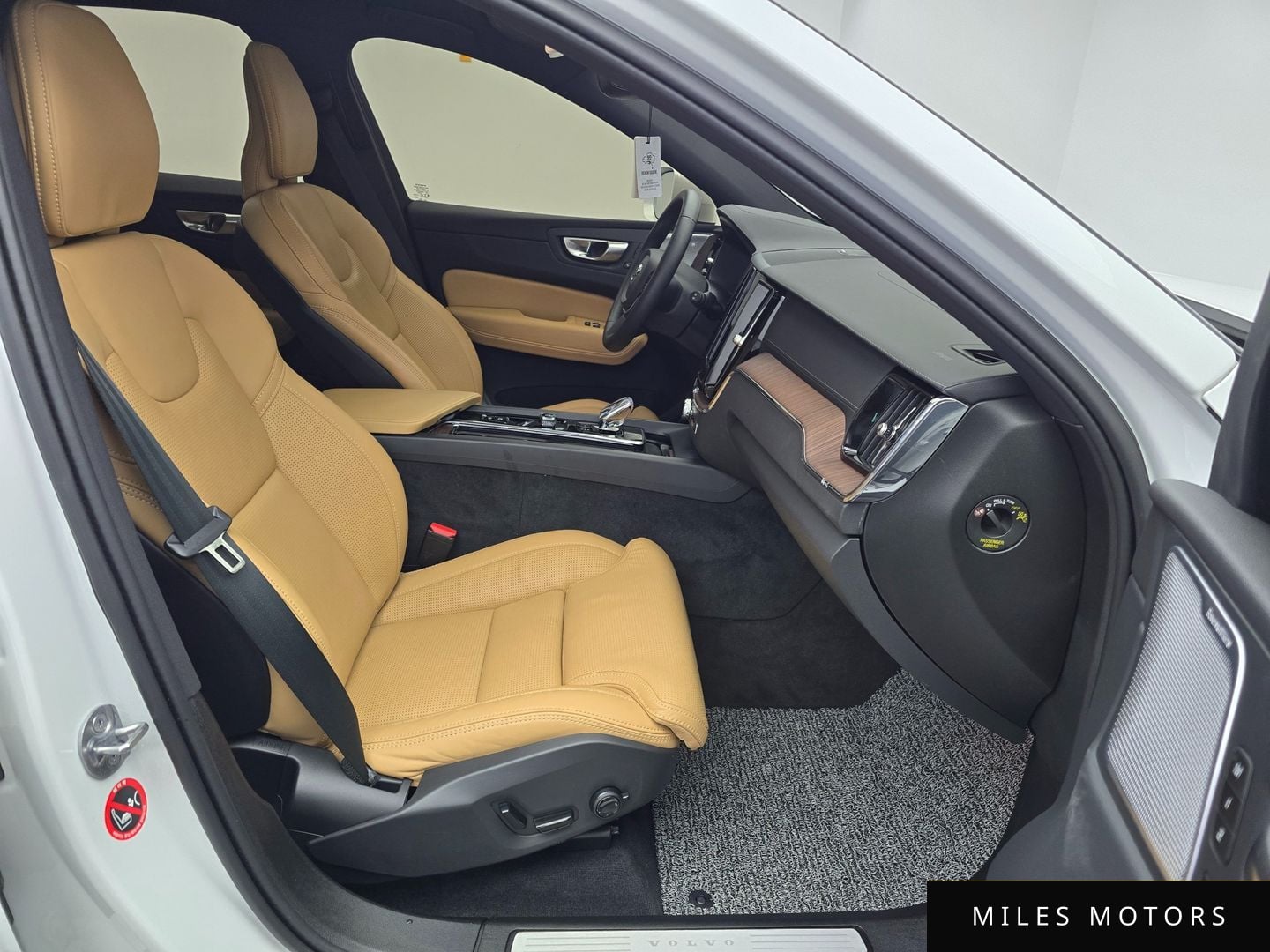 Volvo XC60 2023 — миниатюра 7