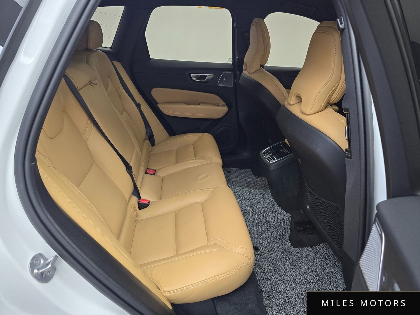Volvo XC60 2023 — миниатюра 8