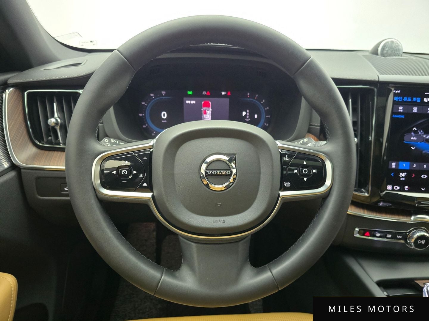 Volvo XC60 2023 — миниатюра 10