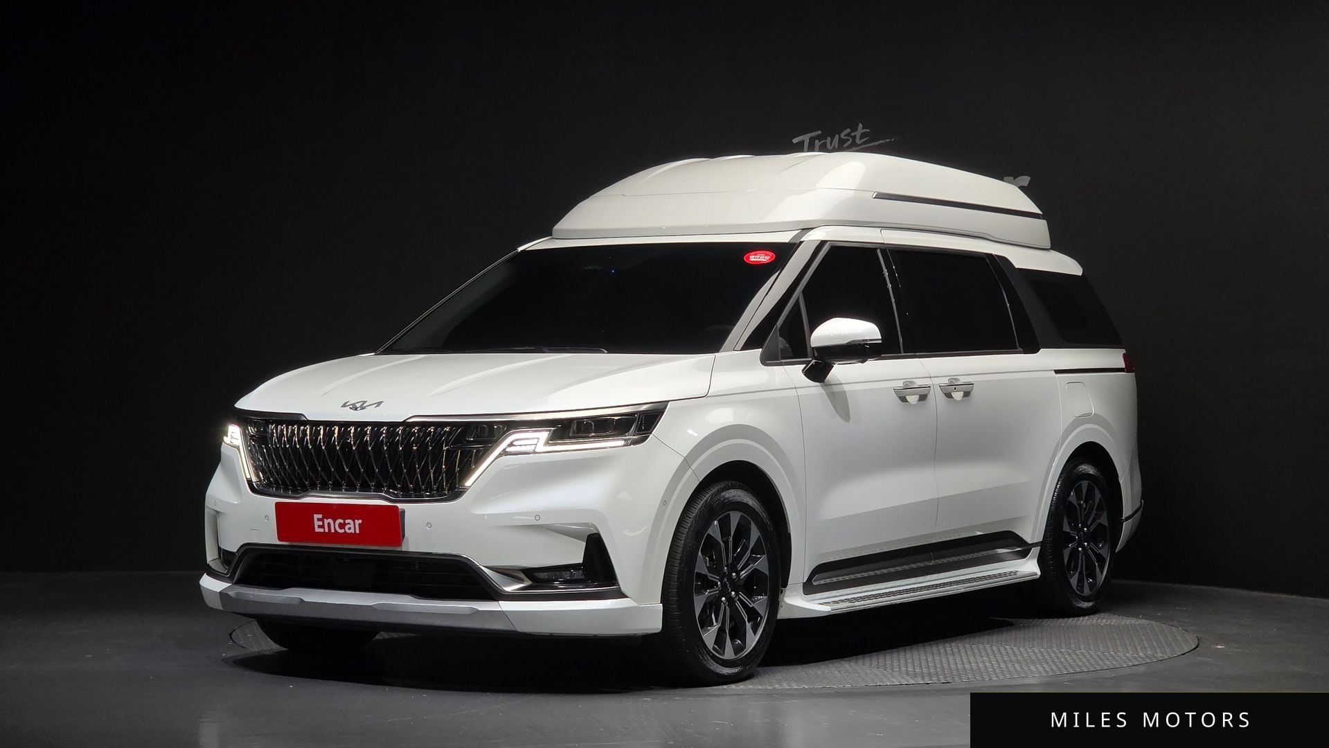 Kia Carnival 2023 — фото 1 из 12