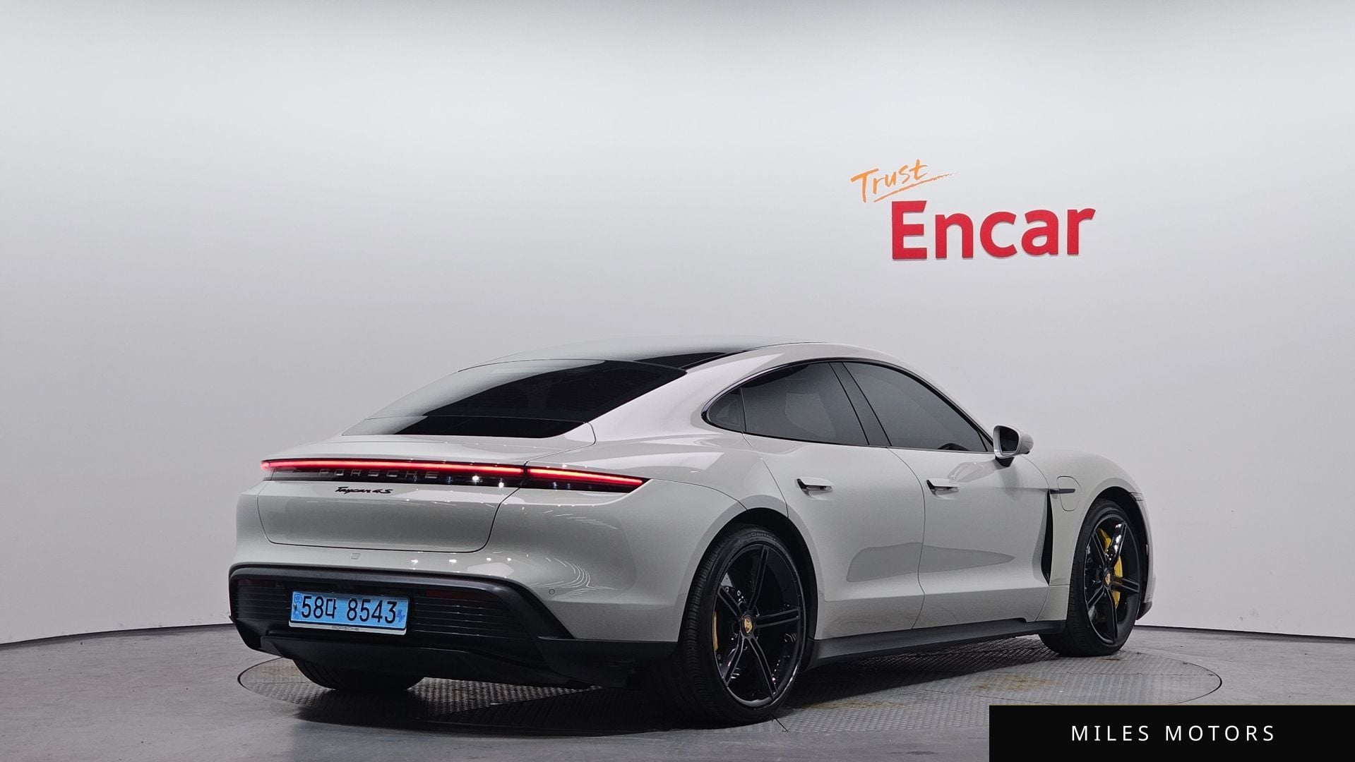 Porsche 타이칸 2021 — миниатюра 2