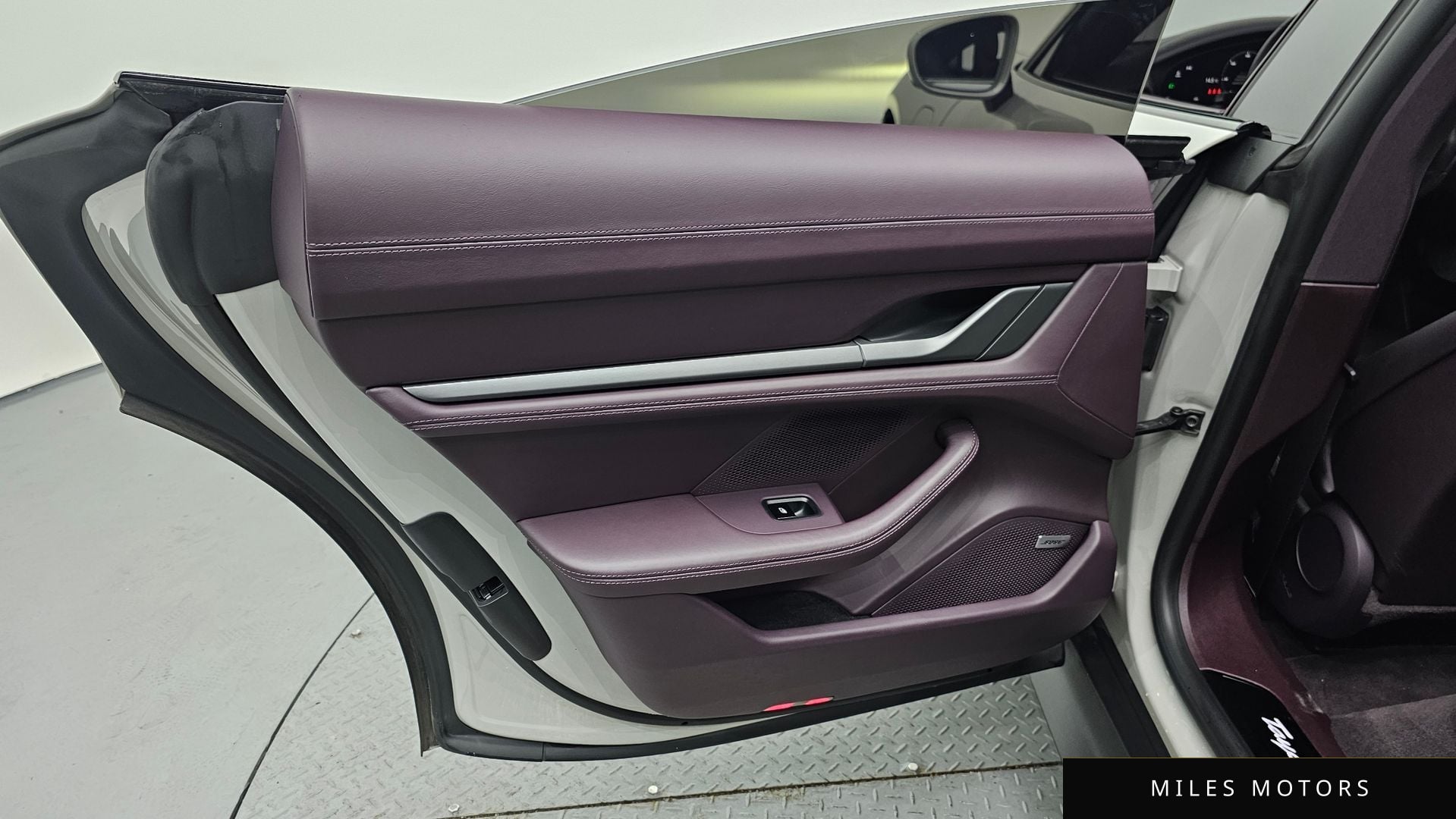 Porsche 타이칸 2021 — миниатюра 15