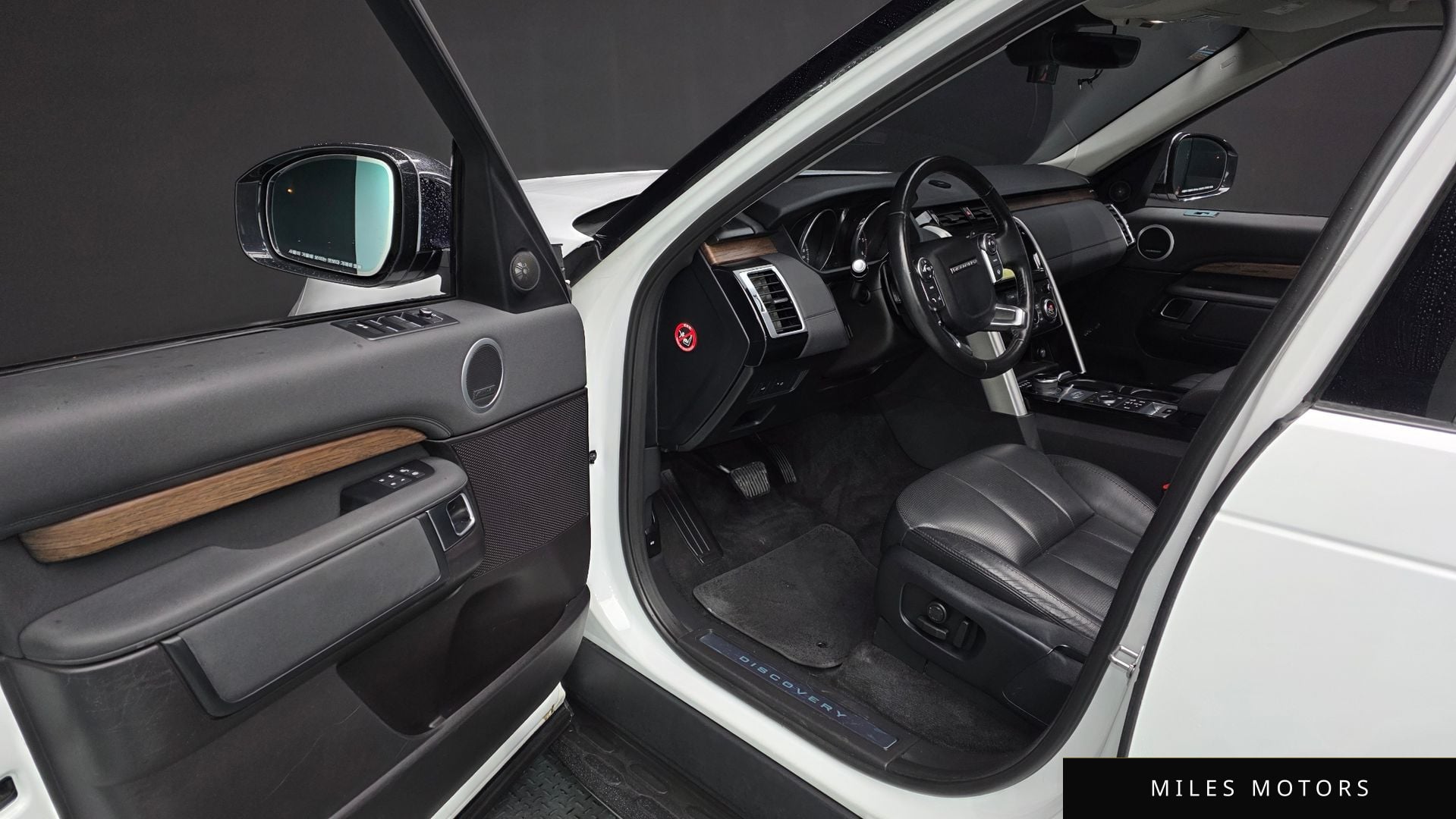 Land Rover Discovery 2017 — миниатюра 10