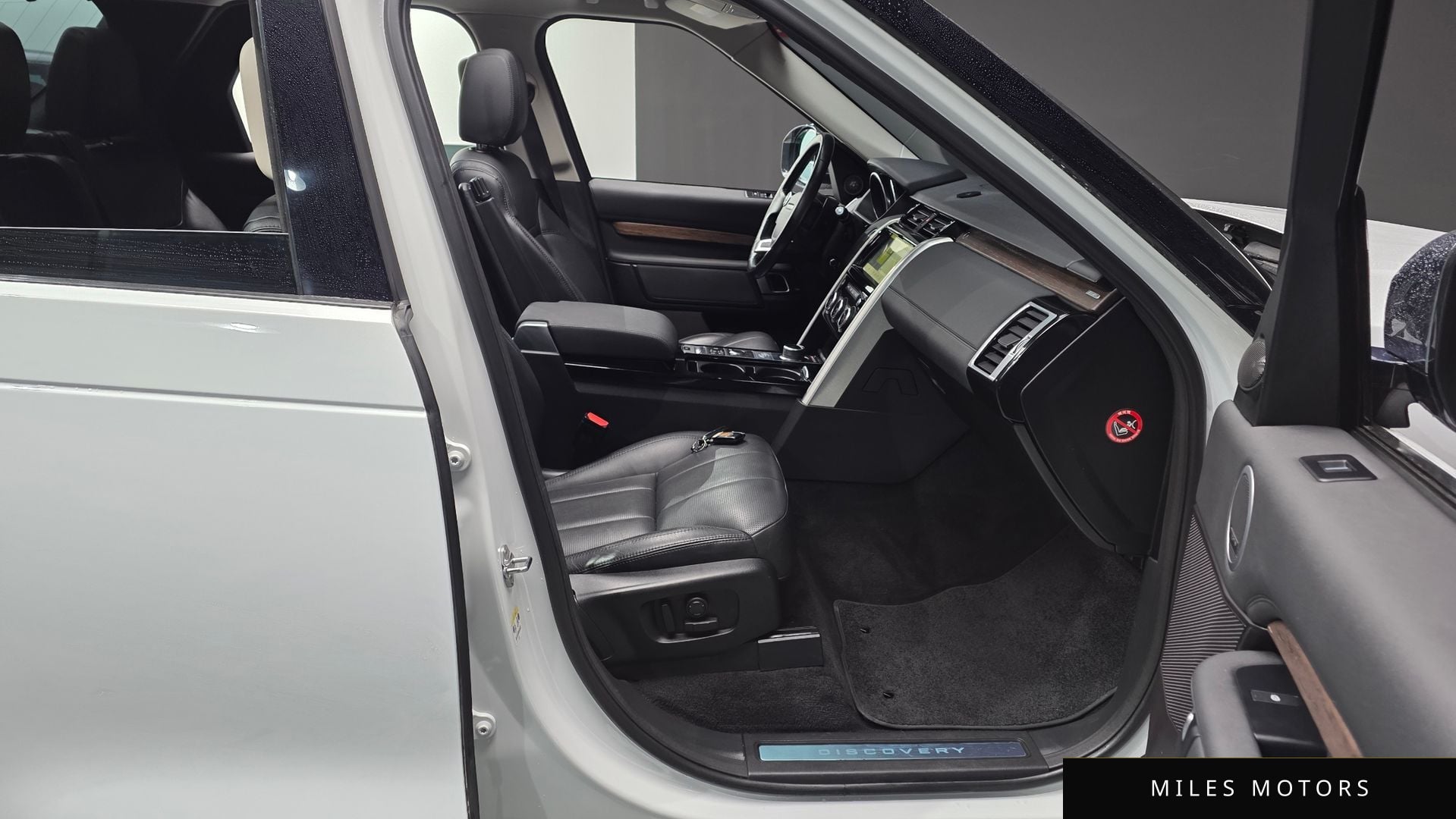 Land Rover Discovery 2017 — миниатюра 11