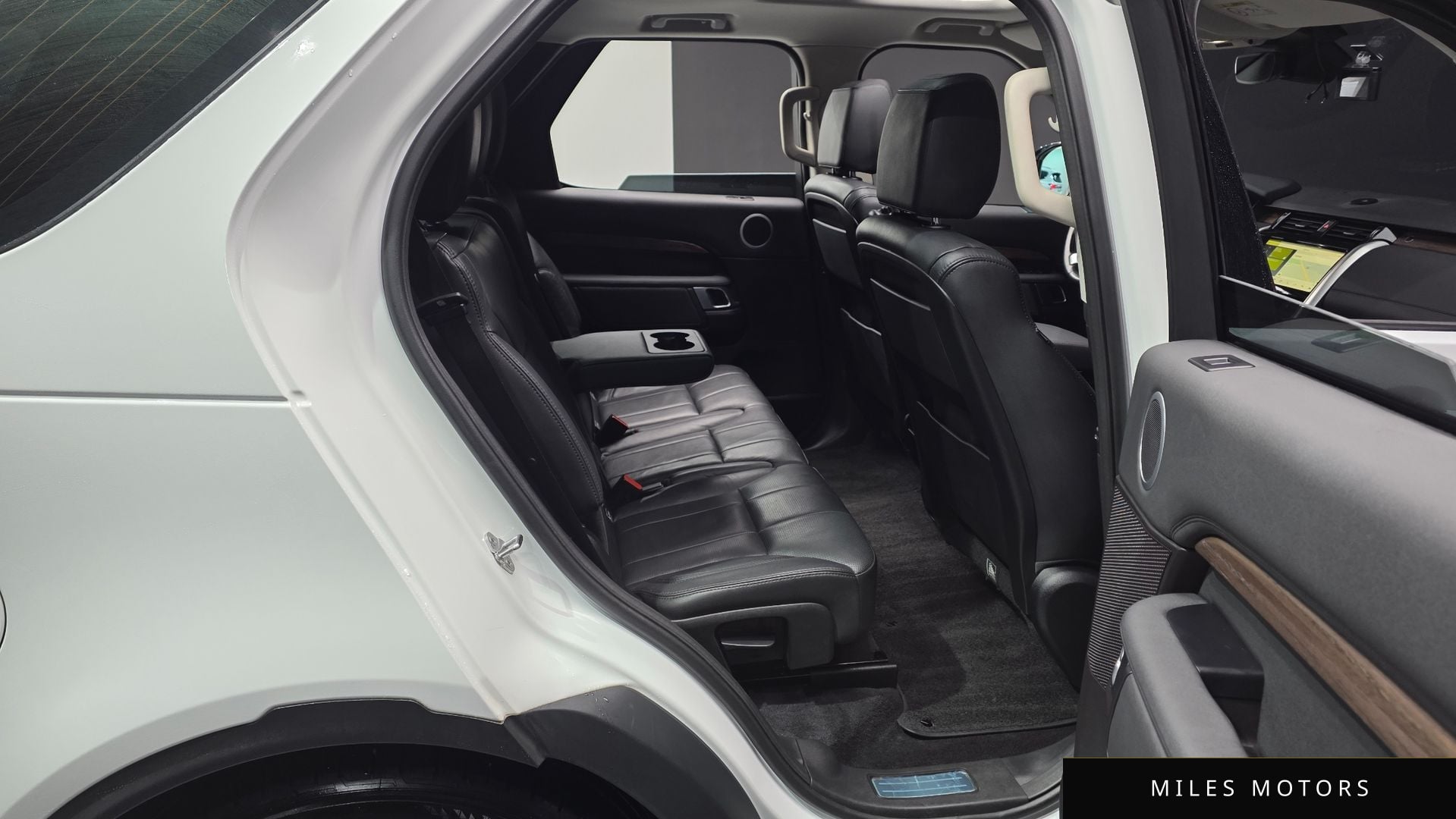 Land Rover Discovery 2017 — миниатюра 12
