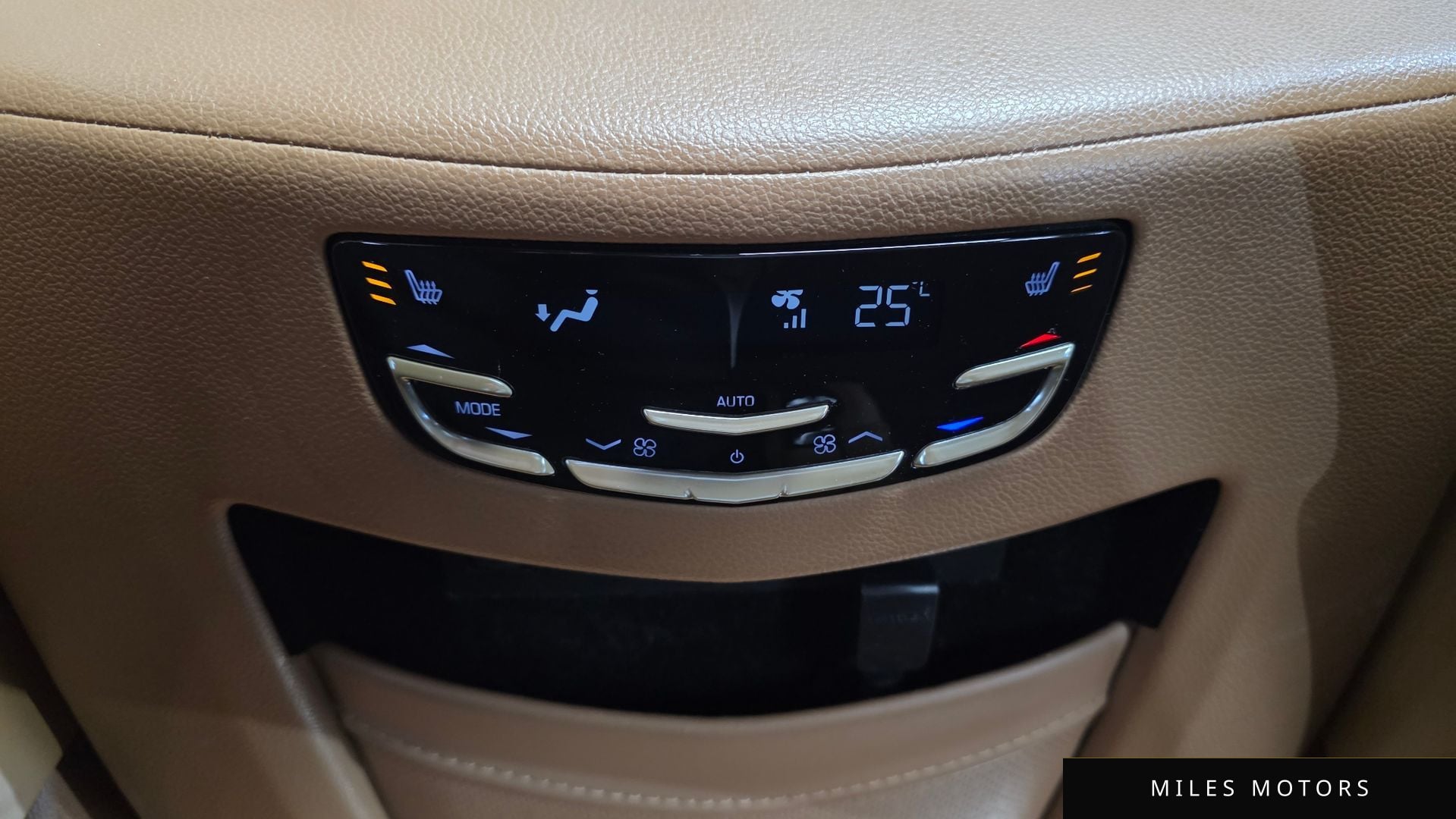 Cadillac 에스컬레이드 2017 — миниатюра 30