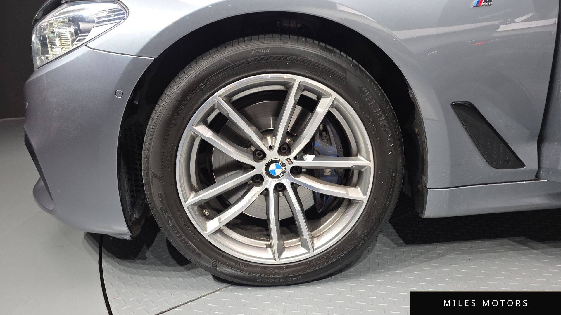 BMW 5 Series (G30) 2017 — миниатюра 5