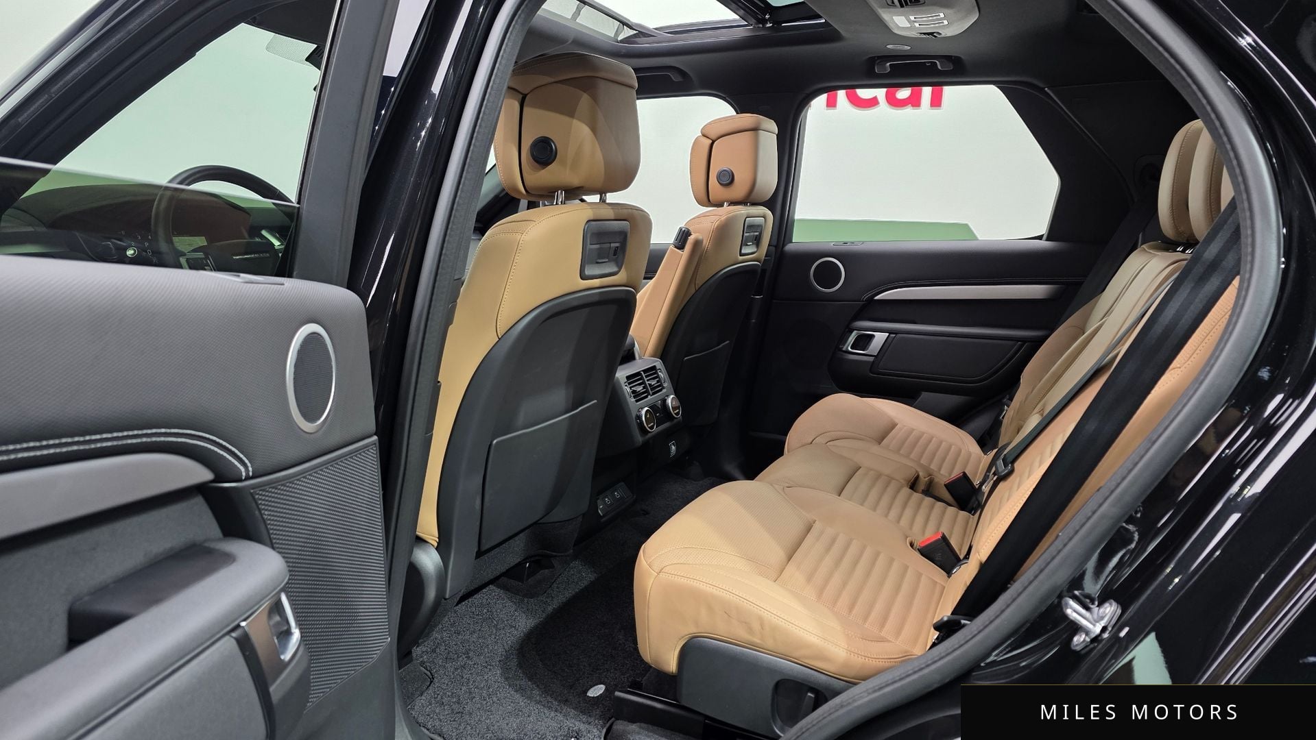 Land Rover Discovery 2025 — миниатюра 11