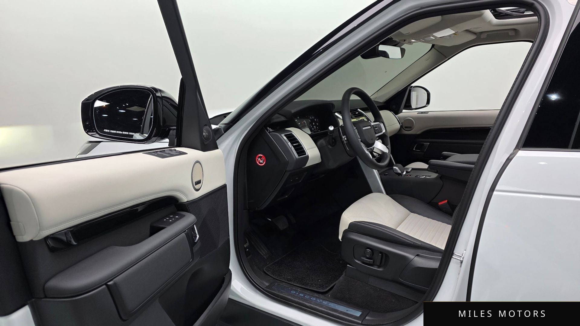 Land Rover Discovery 2025 — миниатюра 10