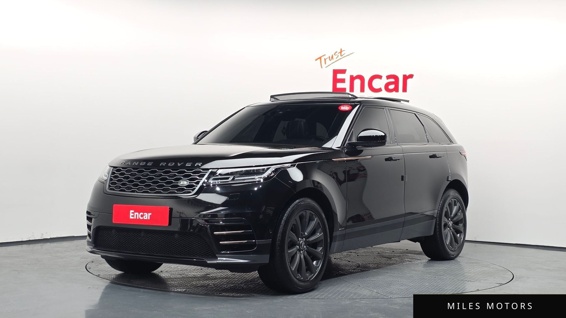 Land Rover Range Rover Velar 2018 — фото 1 из 12