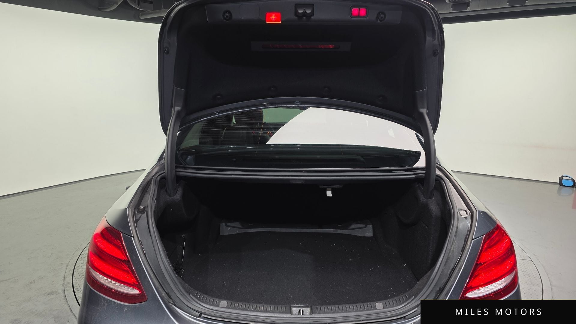 Mercedes-Benz E-Class W213 2017 — миниатюра 20