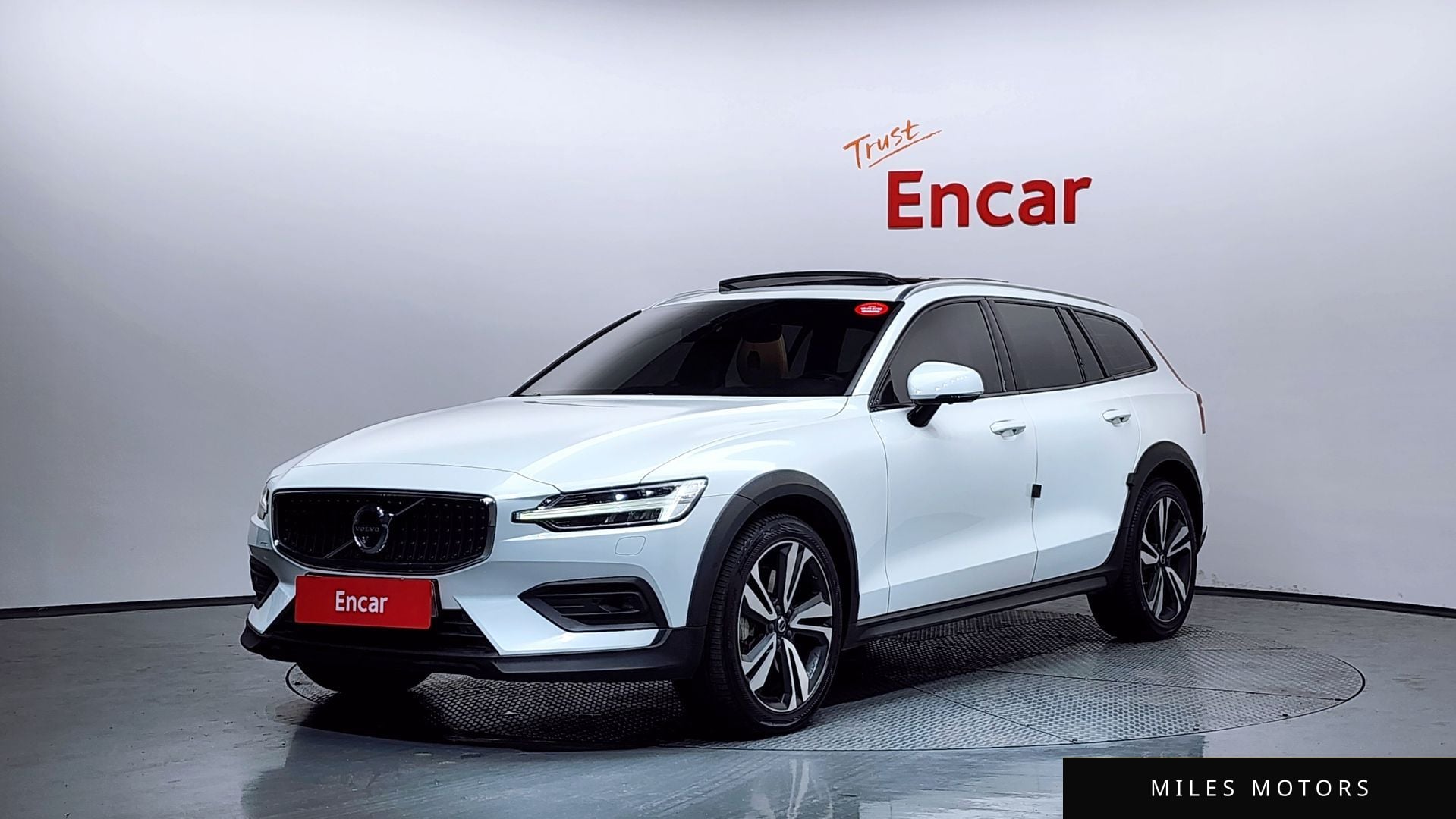 Volvo V60 2020 — фото 1 из 12