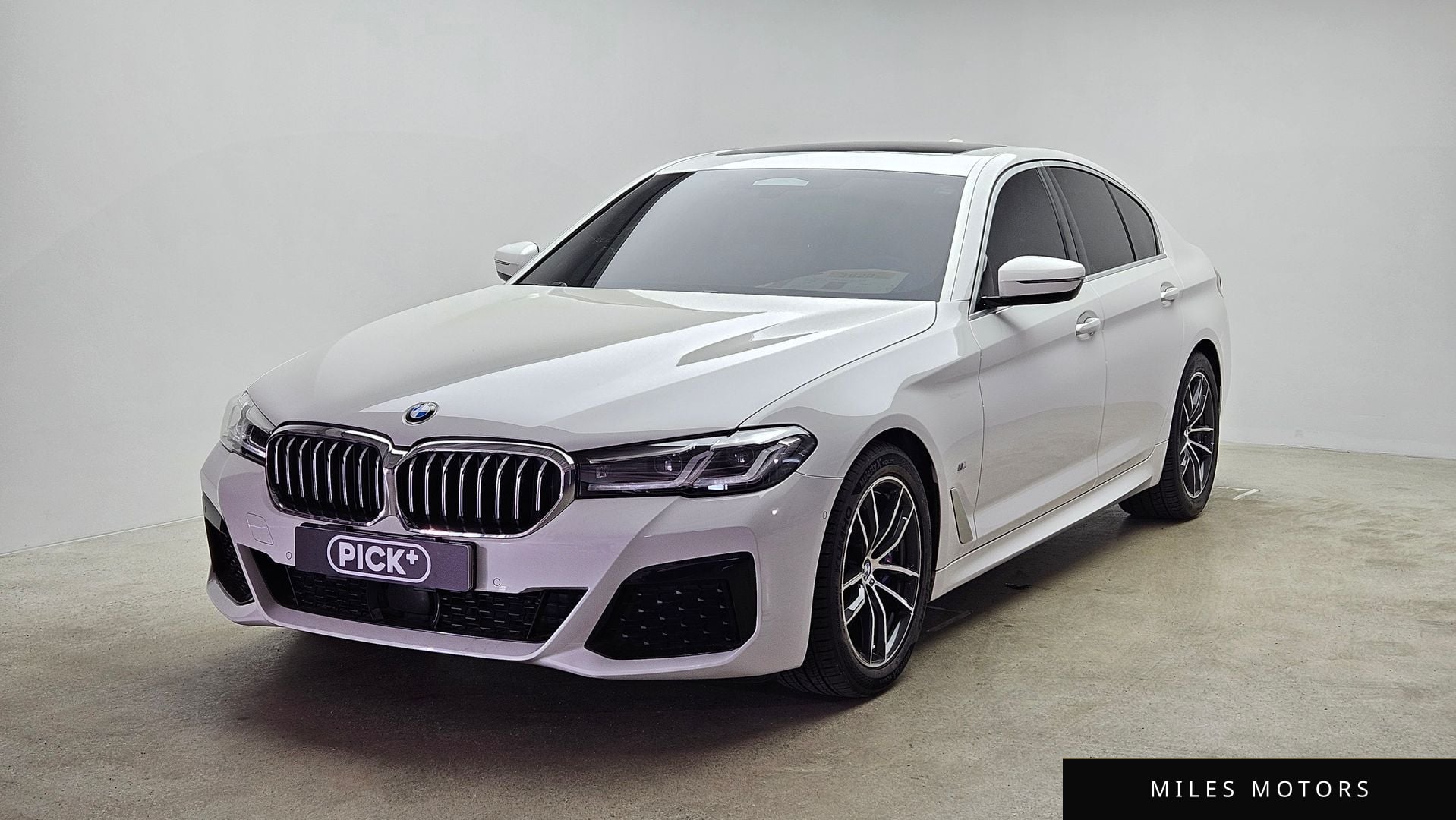 BMW 5 Series (G30) 2022 — фото 1 из 12