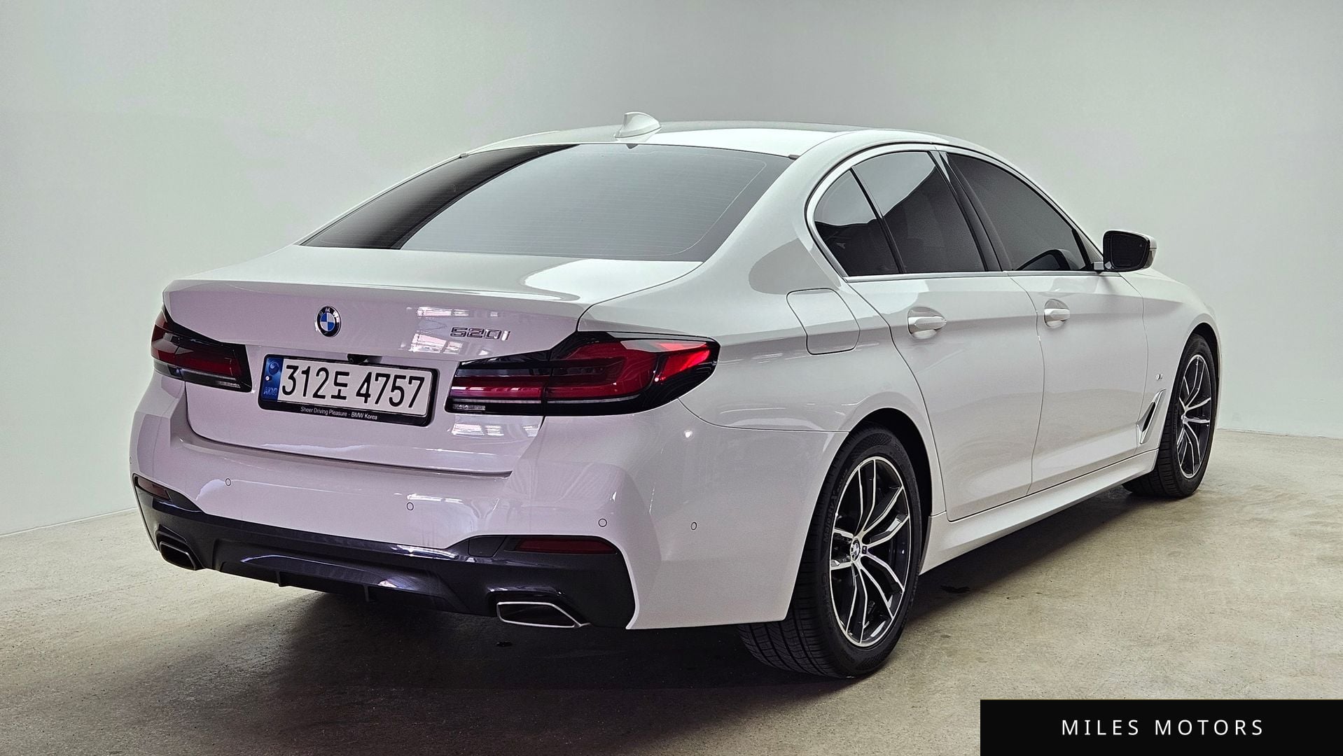 BMW 5 Series (G30) 2022 — миниатюра 2